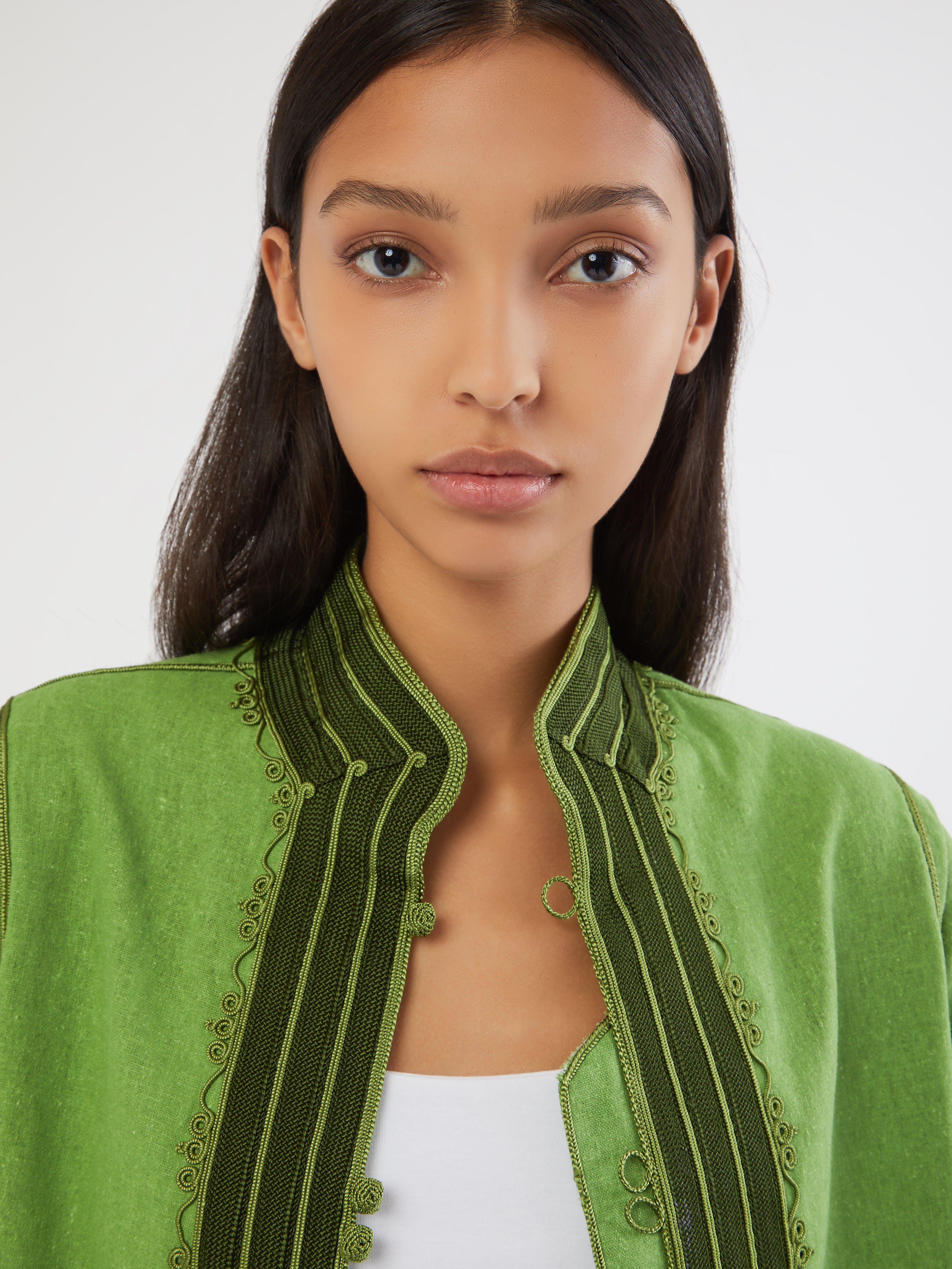 Embroidered in silk threads, Ethical fashion, craftsmanship, sustainable fashion, traditional fashion, ethnic fashion, moda etica, moda sostenibile, tecniche artigianali, moda tradizionale, moda etnica, fatto a mano, handmade, bohemian jacket, boho jacket, midseason jacket, giacca di mezza stagione, ricamo a mano, hand embroidery, silk embroidery, ricamo seta, moroccan jacket, giacca marocchina, collo coreana, giacca di velluto, velvet jacket, giacca di cashmere, cashmere jacket
