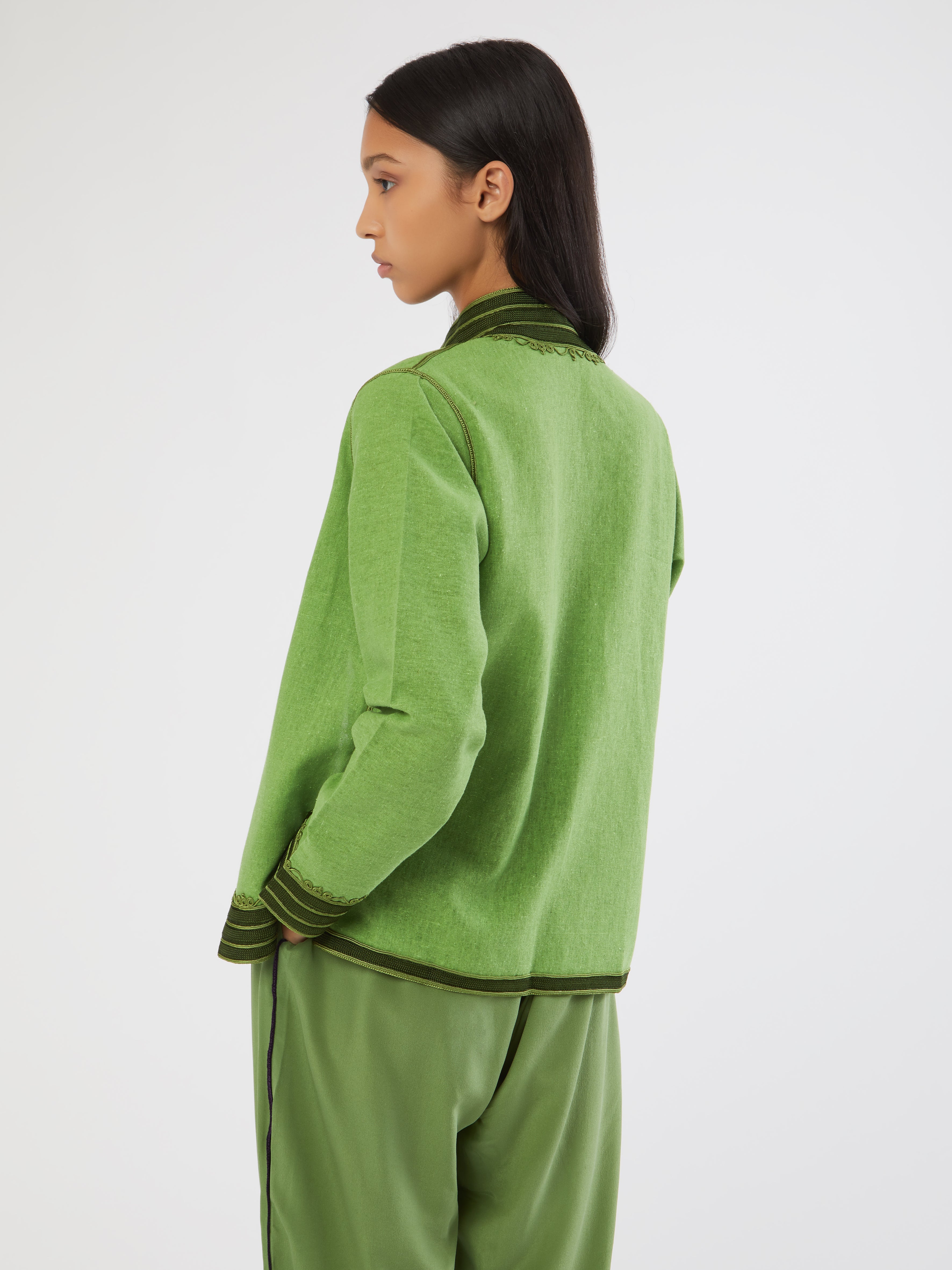 Embroidered in silk threads, Ethical fashion, craftsmanship, sustainable fashion, traditional fashion, ethnic fashion, moda etica, moda sostenibile, tecniche artigianali, moda tradizionale, moda etnica, fatto a mano, handmade, bohemian jacket, boho jacket, midseason jacket, giacca di mezza stagione, ricamo a mano, hand embroidery, silk embroidery, ricamo seta, moroccan jacket, giacca marocchina, collo coreana, giacca di velluto, velvet jacket, giacca di cashmere, cashmere jacket