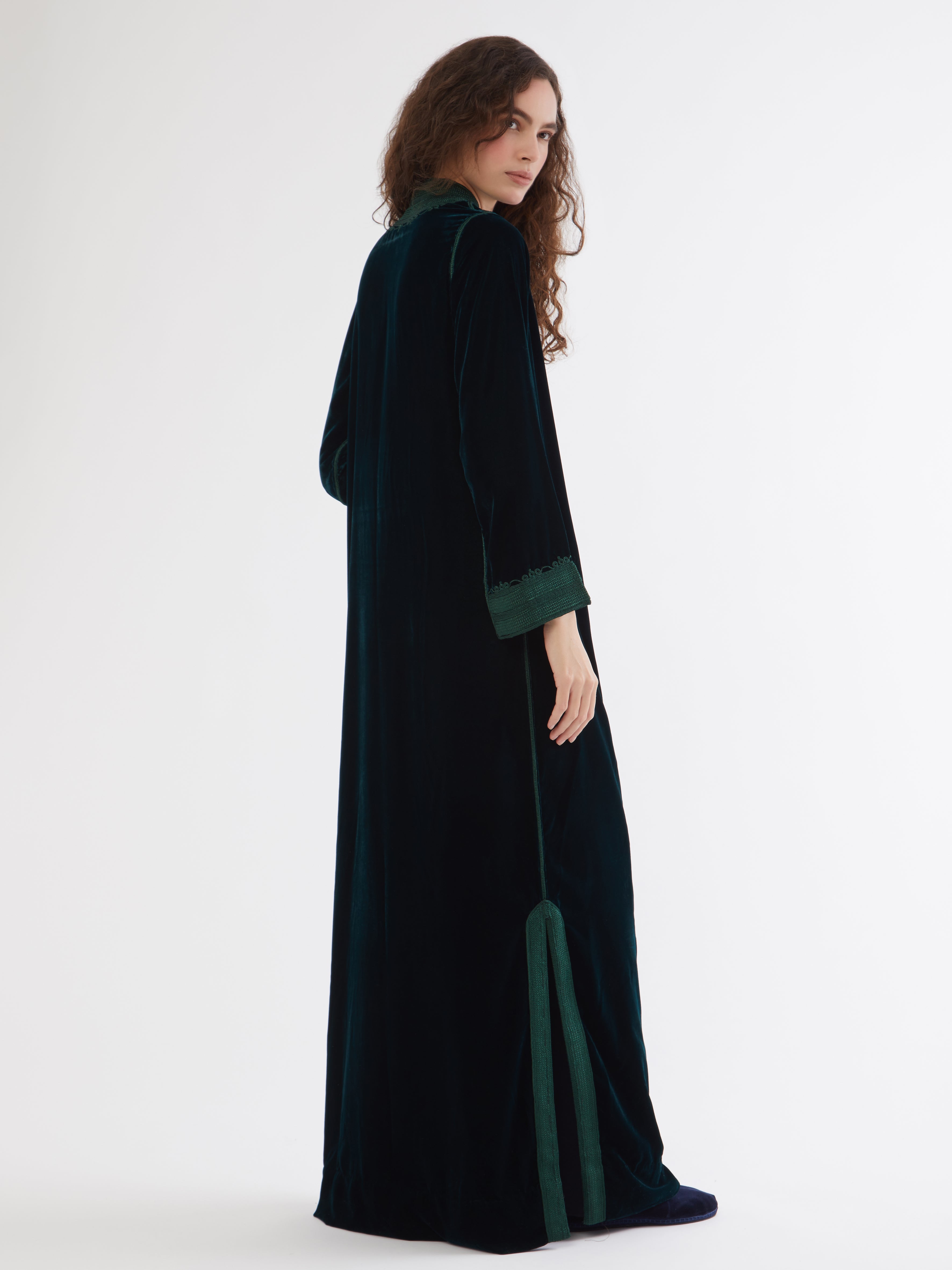 Embroidered in silk threads, Ethical fashion, craftsmanship, sustainable fashion, traditional fashion, ethnic fashion, moda etica, moda sostenibile, tecniche artigianali, moda tradizionale, moda etnica, fatto a mano, handmade, bohemian jacket, boho jacket, midseason jacket, giacca di mezza stagione, ricamo a mano, hand embroidery, silk embroidery, ricamo seta, moroccan jacket, giacca marocchina, collo coreana, giacca di velluto, velvet jacket, giacca di cashmere, cashmere jacket
