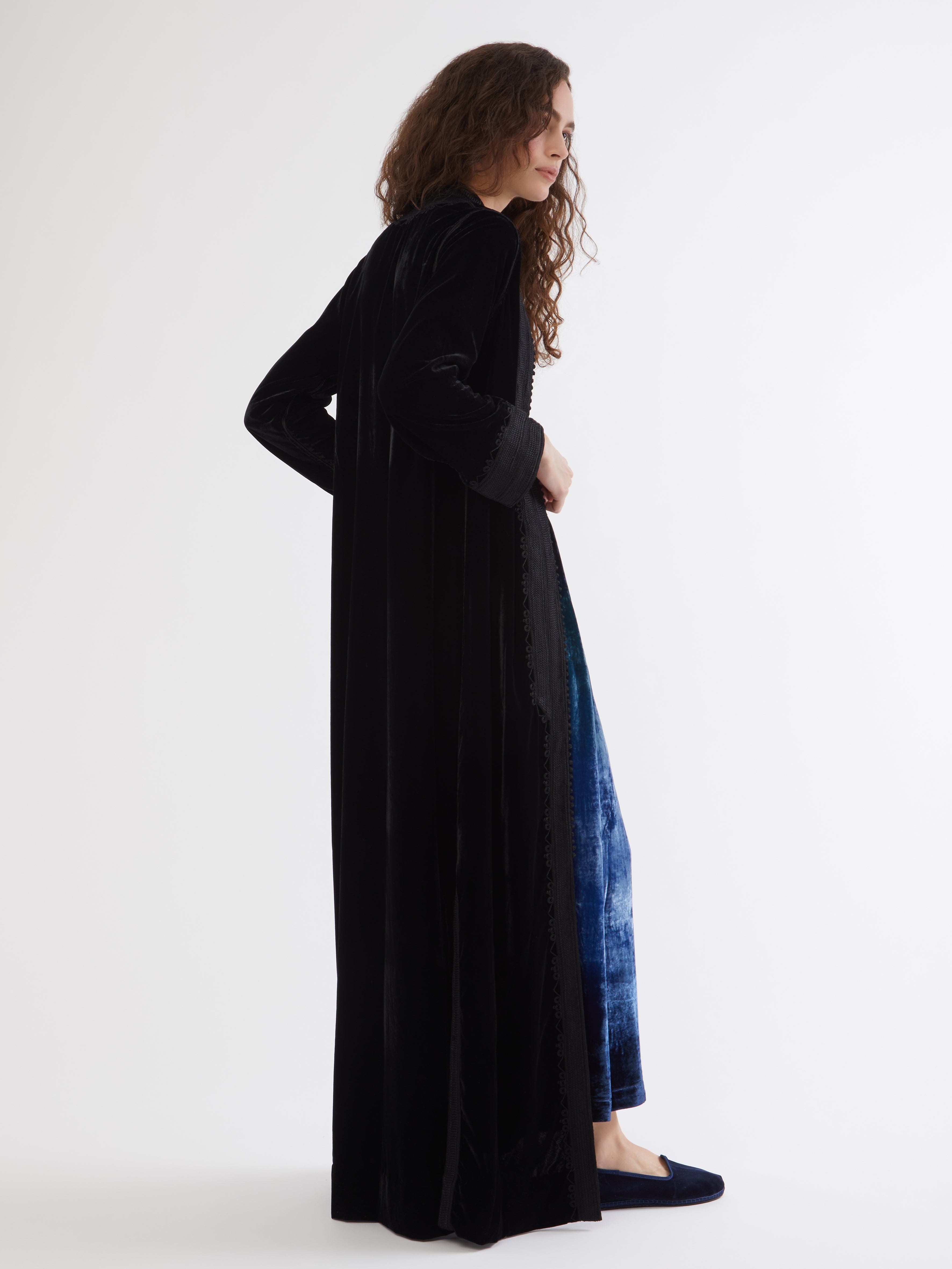 Embroidered in silk threads, Ethical fashion, craftsmanship, sustainable fashion, traditional fashion, ethnic fashion, moda etica, moda sostenibile, tecniche artigianali, moda tradizionale, moda etnica, fatto a mano, handmade, bohemian jacket, boho jacket, midseason jacket, giacca di mezza stagione, ricamo a mano, hand embroidery, silk embroidery, ricamo seta, moroccan jacket, giacca marocchina, collo coreana, giacca di velluto, velvet jacket, giacca di cashmere, cashmere jacket