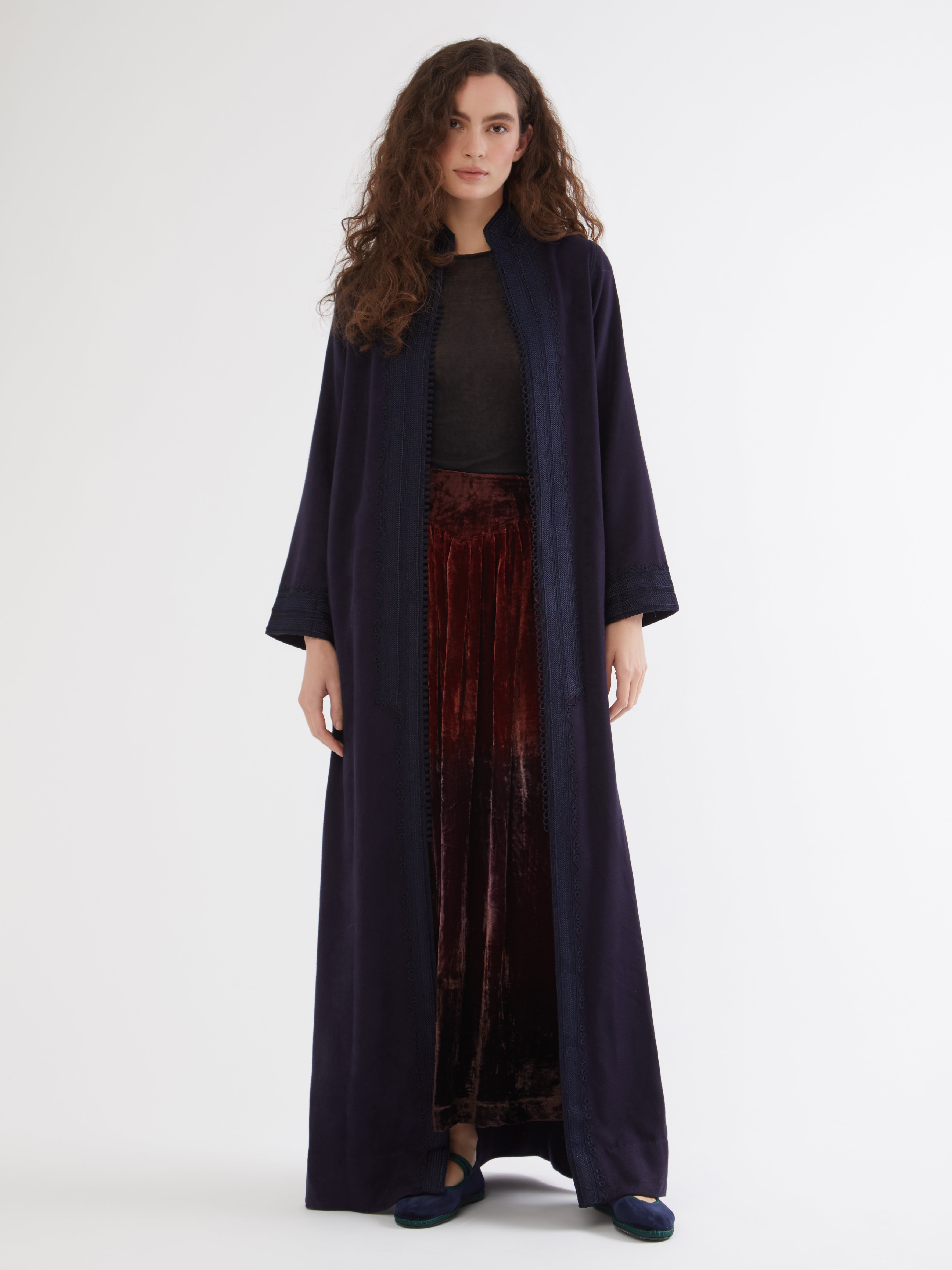 Embroidered in silk threads, Ethical fashion, craftsmanship, sustainable fashion, traditional fashion, ethnic fashion, moda etica, moda sostenibile, tecniche artigianali, moda tradizionale, moda etnica, fatto a mano, handmade, bohemian jacket, boho jacket, midseason jacket, giacca di mezza stagione, ricamo a mano, hand embroidery, silk embroidery, ricamo seta, moroccan jacket, giacca marocchina, collo coreana, giacca di velluto, velvet jacket, giacca di cashmere, cashmere jacket