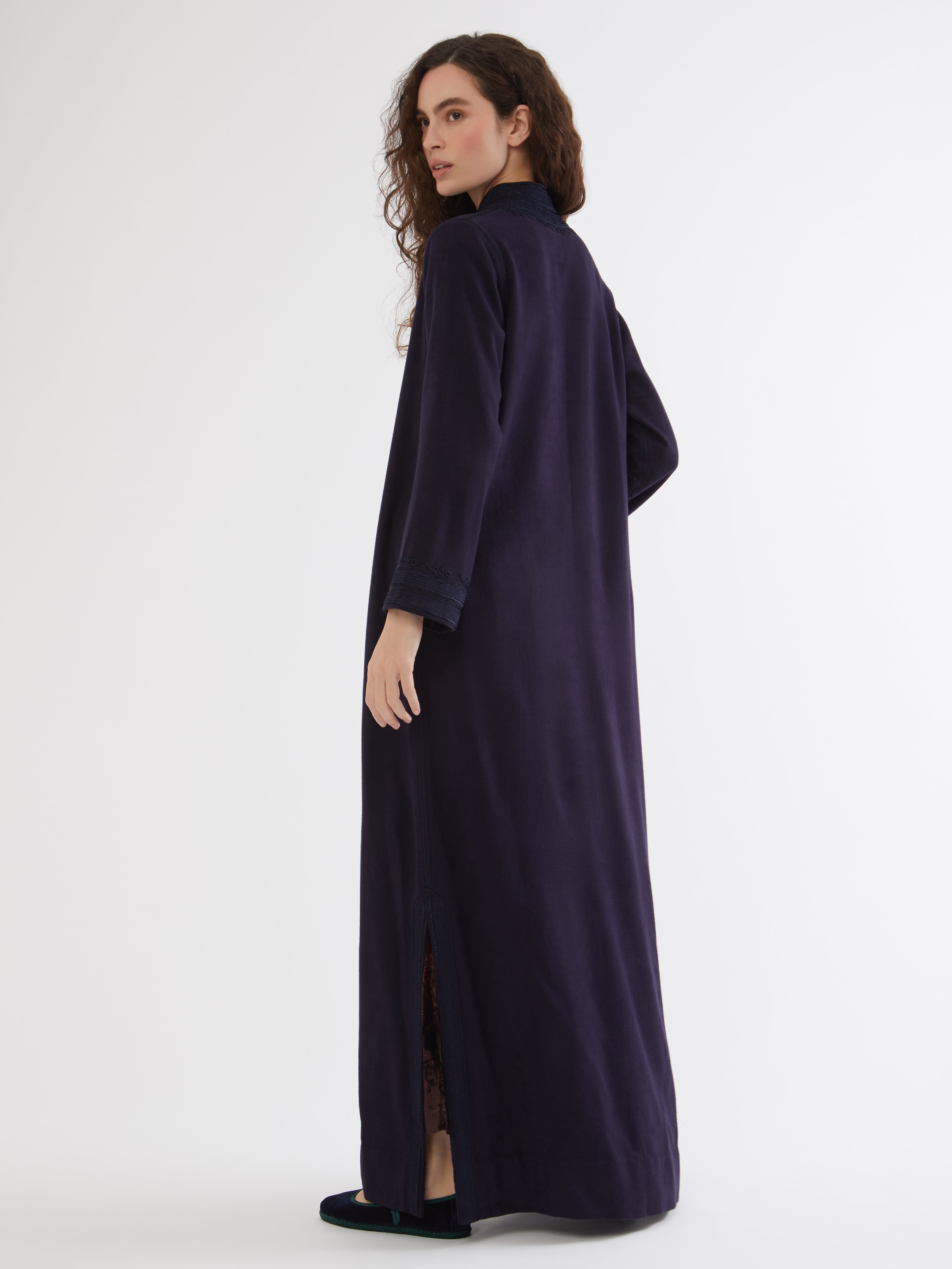 Embroidered in silk threads, Ethical fashion, craftsmanship, sustainable fashion, traditional fashion, ethnic fashion, moda etica, moda sostenibile, tecniche artigianali, moda tradizionale, moda etnica, fatto a mano, handmade, bohemian jacket, boho jacket, midseason jacket, giacca di mezza stagione, ricamo a mano, hand embroidery, silk embroidery, ricamo seta, moroccan jacket, giacca marocchina, collo coreana, giacca di velluto, velvet jacket, giacca di cashmere, cashmere jacket