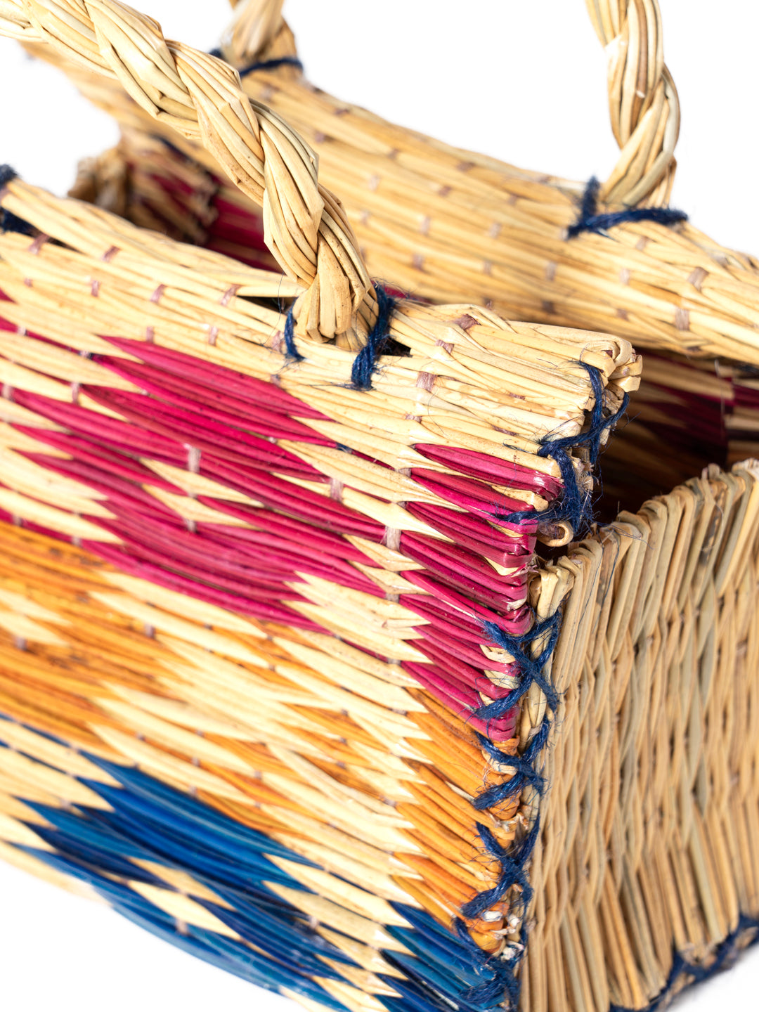 STRAW BASKET, STRAW REED BASKET, BEACH BAG, SUMMER BASKET, HANDMADE, ADE IN PORTUGAL, PORTUGUESE BASKET, HANDCRAFTED, CESTO DI PAGLIA, CESTA DA SPIAGGIA, BORSA DA SPIAGGIA, CESTO PORTOGHESE, FATTO A MANO, CESTA TRADIZIONALE, MODA TRADIZIONALE, MODA ETICA,