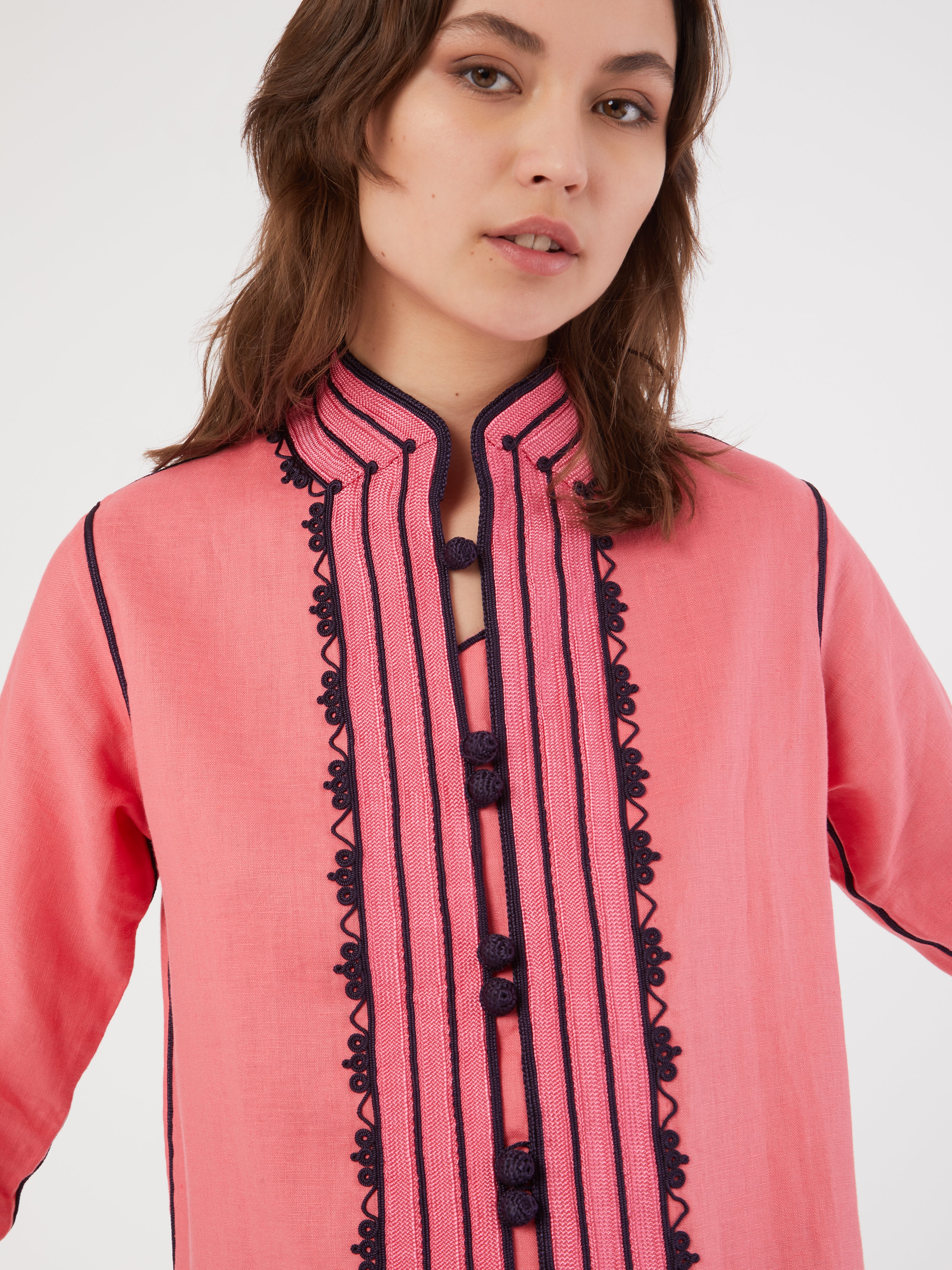 Embroidered in silk threads, Ethical fashion, craftsmanship, sustainable fashion, traditional fashion, ethnic fashion, moda etica, moda sostenibile, tecniche artigianali, moda tradizionale, moda etnica, fatto a mano, handmade, bohemian jacket, boho jacket, midseason jacket, giacca di mezza stagione, ricamo a mano, hand embroidery, silk embroidery, ricamo seta, moroccan jacket, giacca marocchina, collo coreana, giacca di velluto, velvet jacket, giacca di cashmere, cashmere jacket