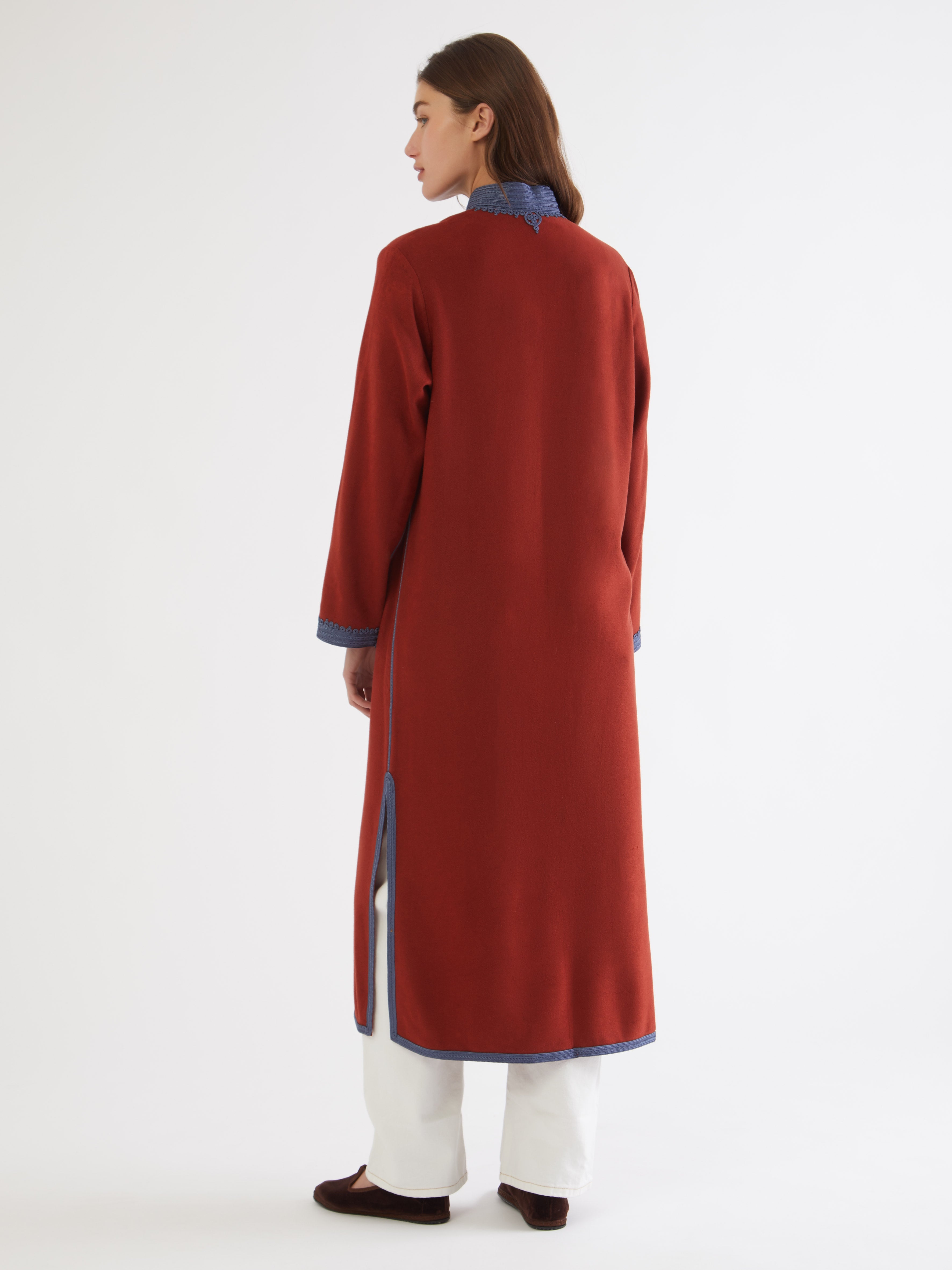 Embroidered in silk threads, Ethical fashion, craftsmanship, sustainable fashion, traditional fashion, ethnic fashion, moda etica, moda sostenibile, tecniche artigianali, moda tradizionale, moda etnica, fatto a mano, handmade, bohemian jacket, boho jacket, midseason jacket, giacca di mezza stagione, ricamo a mano, hand embroidery, silk embroidery, ricamo seta, moroccan jacket, giacca marocchina, collo coreana, giacca di velluto, velvet jacket, giacca di cashmere, cashmere jacket