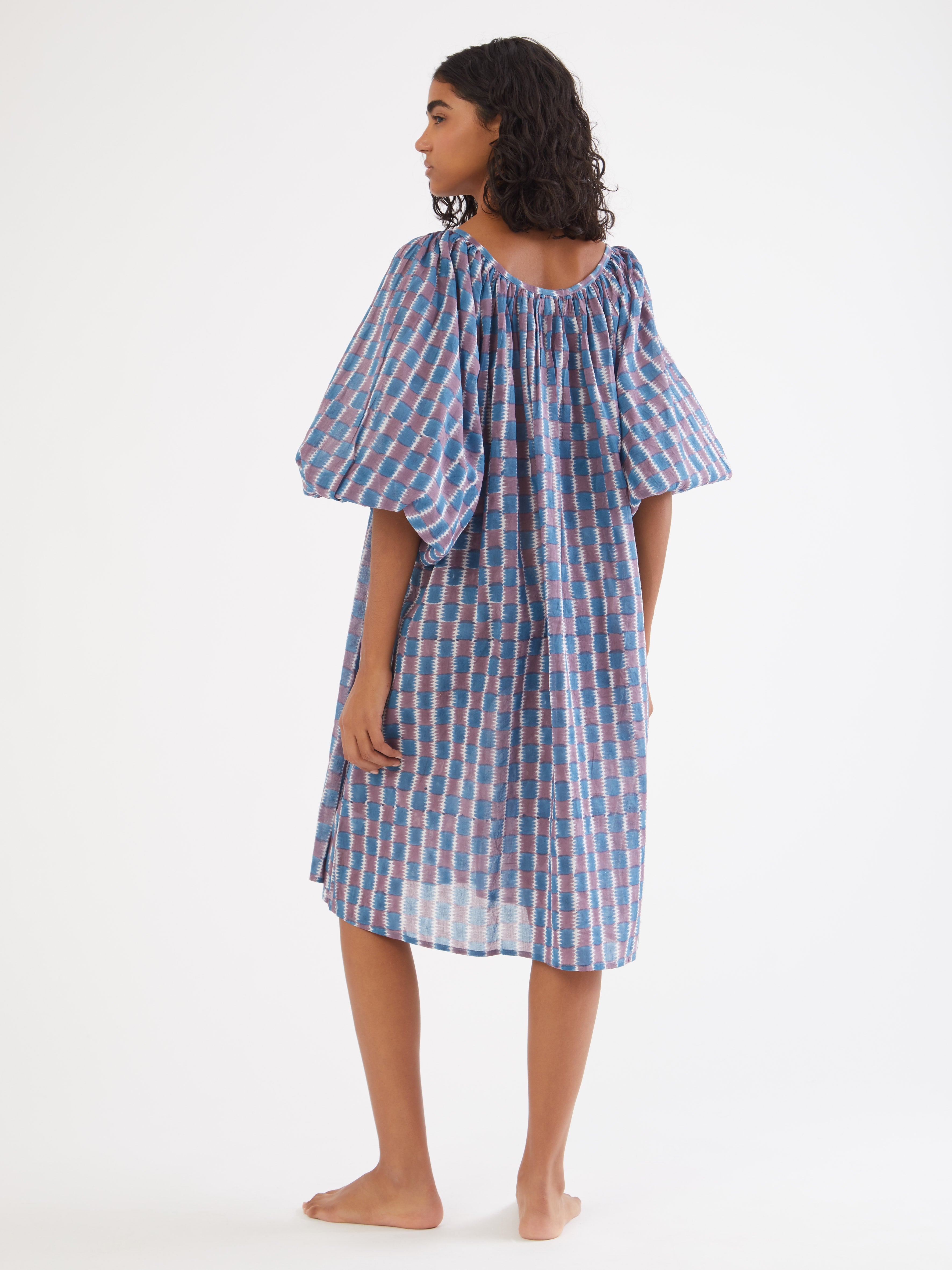 Ethical fashion, craftsmanship, sustainable fashion, traditional fashion, ethnic fashion, moda etica, moda sostenibile, tecniche artigianali, moda tradizionale, moda etnica, fatto a mano, handmade, kaftano, kaftan, beachwear, moda di spiaggia, summer wear, bohemian style, boho styile, stile bohemio, stile boho, resort wear, india, moda indiana, indian fashion, hand dye, tie dye, colorful kaftan, silk kaftan, beach style, hand printed