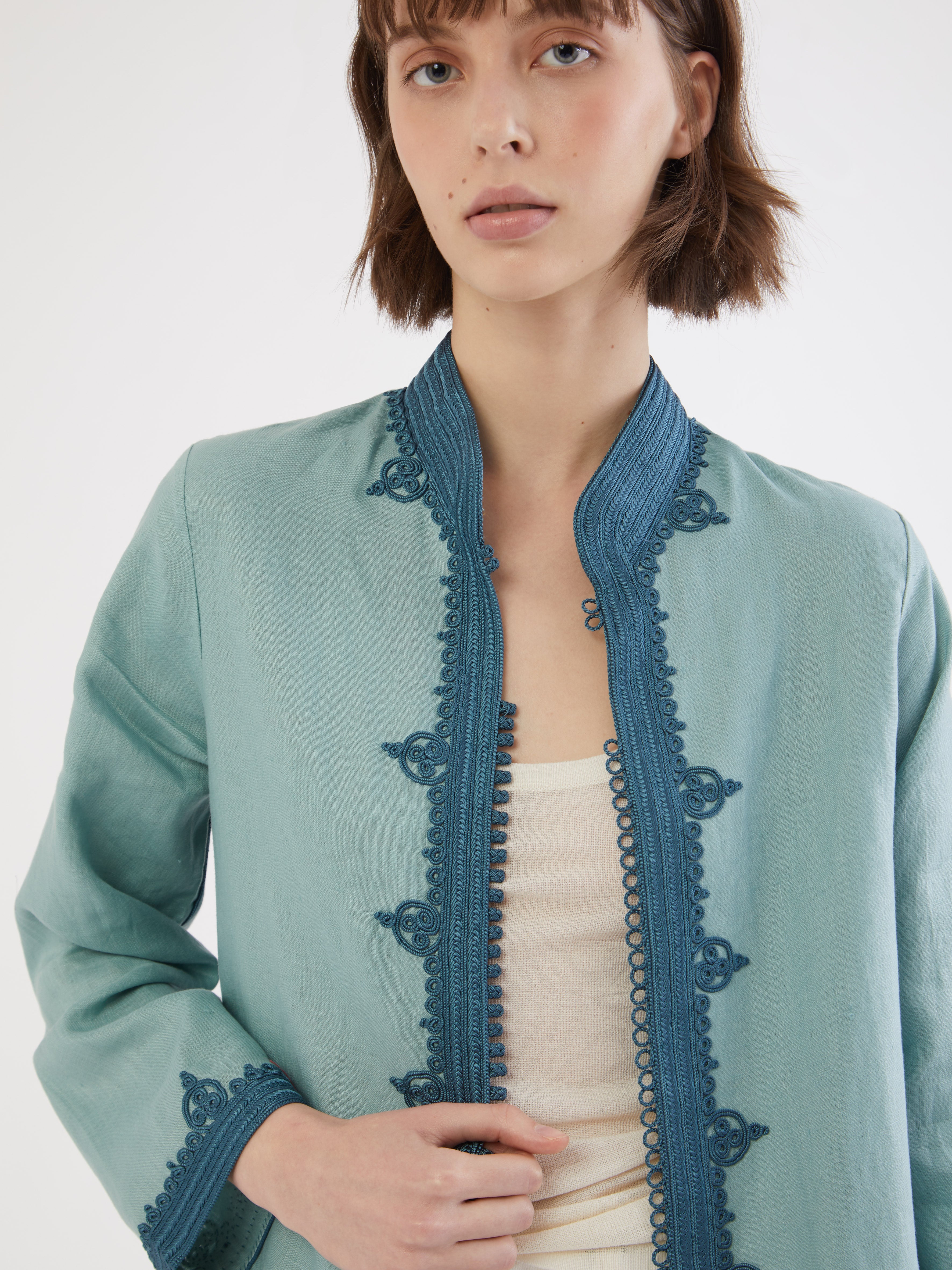 Embroidered in silk threads, Ethical fashion, craftsmanship, sustainable fashion, traditional fashion, ethnic fashion, moda etica, moda sostenibile, tecniche artigianali, moda tradizionale, moda etnica, fatto a mano, handmade, bohemian jacket, boho jacket, midseason jacket, giacca di mezza stagione, ricamo a mano, hand embroidery, silk embroidery, ricamo seta, moroccan jacket, giacca marocchina, collo coreana, giacca di velluto, velvet jacket, giacca di cashmere, cashmere jacket