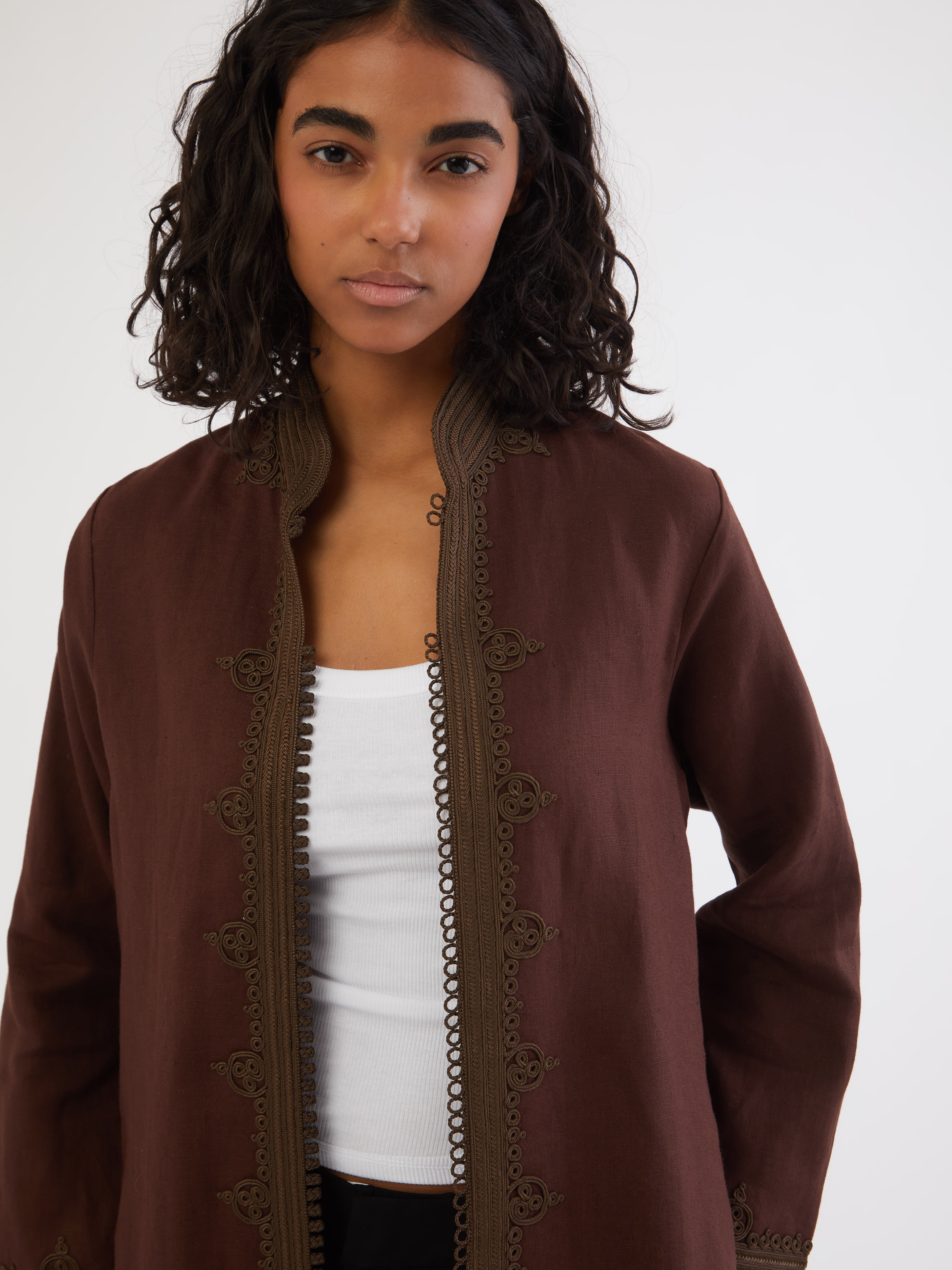 Embroidered in silk threads, Ethical fashion, craftsmanship, sustainable fashion, traditional fashion, ethnic fashion, moda etica, moda sostenibile, tecniche artigianali, moda tradizionale, moda etnica, fatto a mano, handmade, bohemian jacket, boho jacket, midseason jacket, giacca di mezza stagione, ricamo a mano, hand embroidery, silk embroidery, ricamo seta, moroccan jacket, giacca marocchina, collo coreana, giacca di velluto, velvet jacket, giacca di cashmere, cashmere jacket