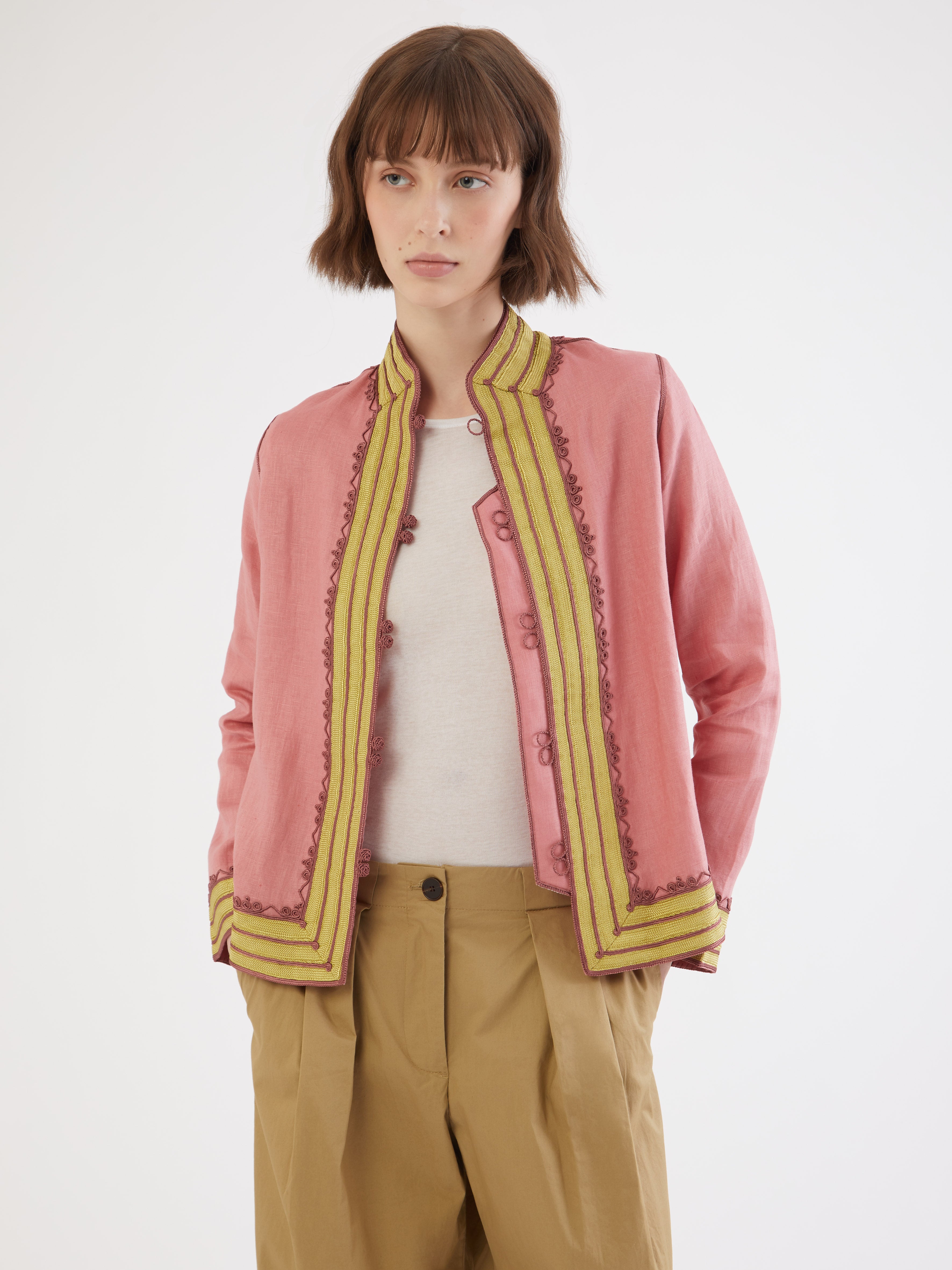 Embroidered in silk threads, Ethical fashion, craftsmanship, sustainable fashion, traditional fashion, ethnic fashion, moda etica, moda sostenibile, tecniche artigianali, moda tradizionale, moda etnica, fatto a mano, handmade, bohemian jacket, boho jacket, midseason jacket, giacca di mezza stagione, ricamo a mano, hand embroidery, silk embroidery, ricamo seta, moroccan jacket, giacca marocchina, collo coreana, giacca di lino, linen jacket