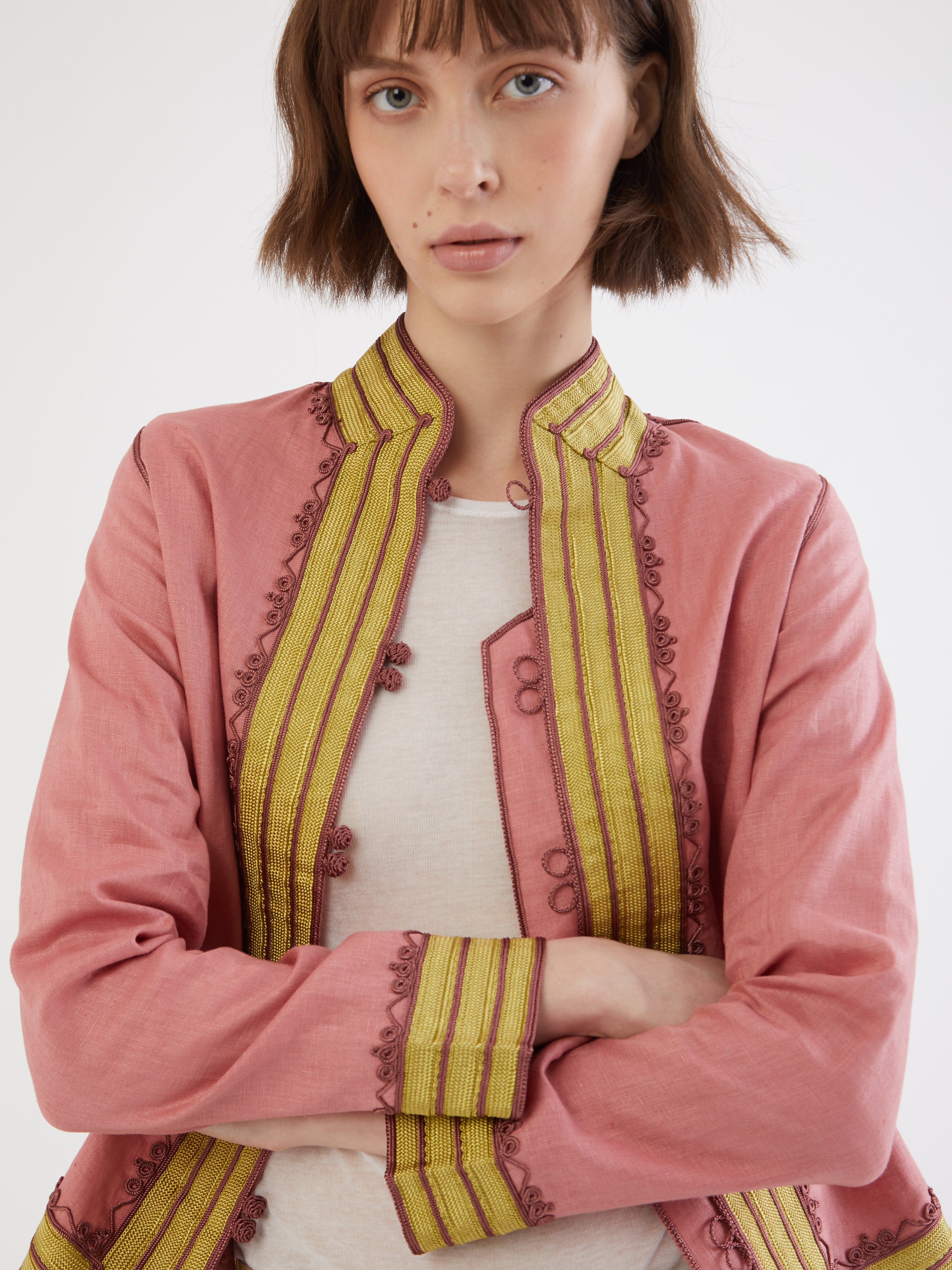 Embroidered in silk threads, Ethical fashion, craftsmanship, sustainable fashion, traditional fashion, ethnic fashion, moda etica, moda sostenibile, tecniche artigianali, moda tradizionale, moda etnica, fatto a mano, handmade, bohemian jacket, boho jacket, midseason jacket, giacca di mezza stagione, ricamo a mano, hand embroidery, silk embroidery, ricamo seta, moroccan jacket, giacca marocchina, collo coreana, giacca di lino, linen jacket