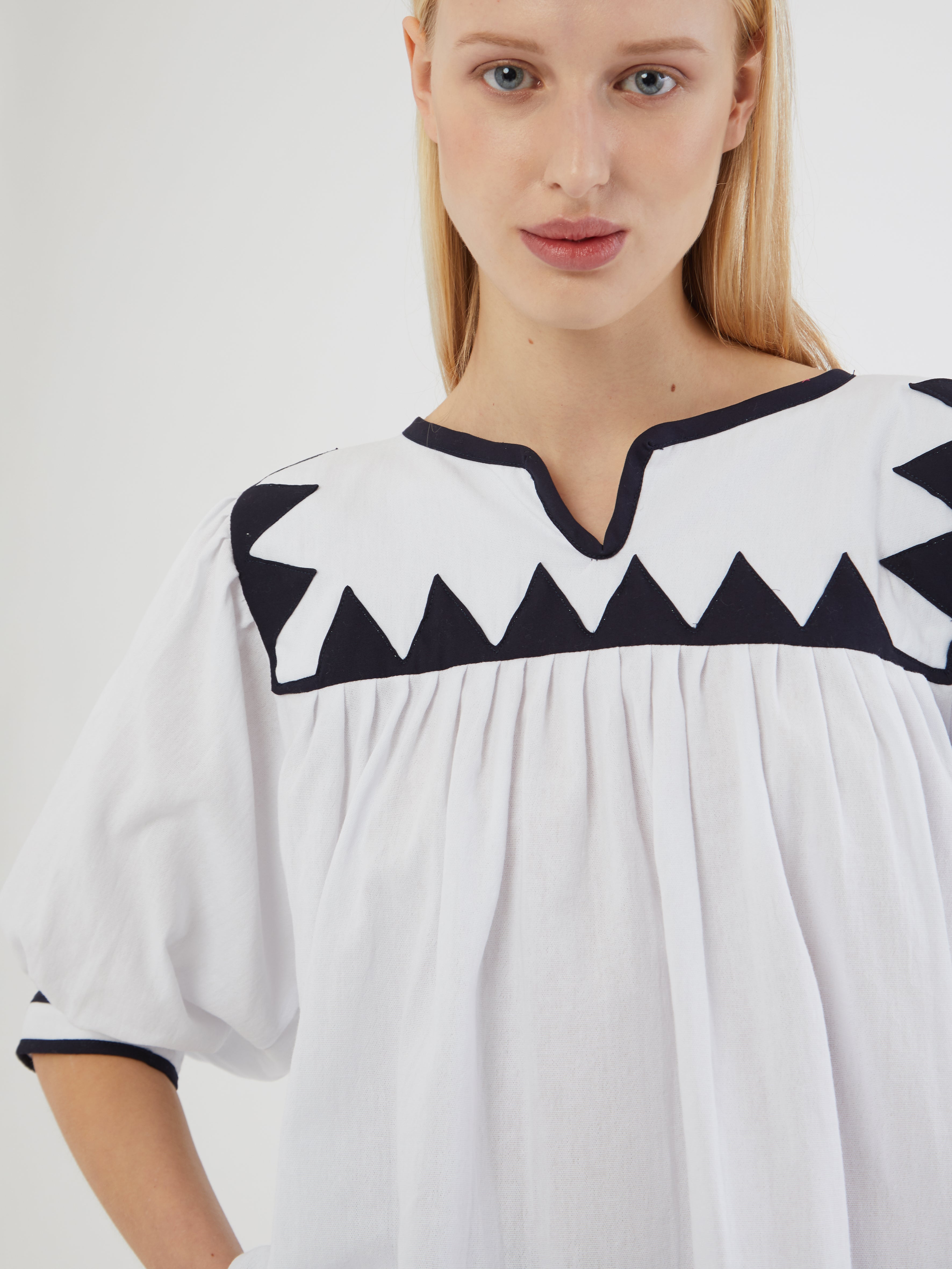 ETHICAL FASHION, CRAFTSMANSHIP, SUSTAINABLE FASHION, TRADITIONAL FASHION, ETHNIC FASHION, BOHEMIAN FASHION, MODA ETICA, MODA SOSTENIBILE, TECNICHE ARTIGIANALI, MODA TRADIZIONALE, MODA ETNICA, BOHEMIAN DRESS, MADE IN MEXICO, HANDMADE IN MEXICO, RARAMURI, RICAMATO A MANO, HAND ENBROIDERED, COLORFUL DRESS, RESORT WEAR, Tarahumara COMMUNITY, Chihuahua, EMPOWERING WOMEN