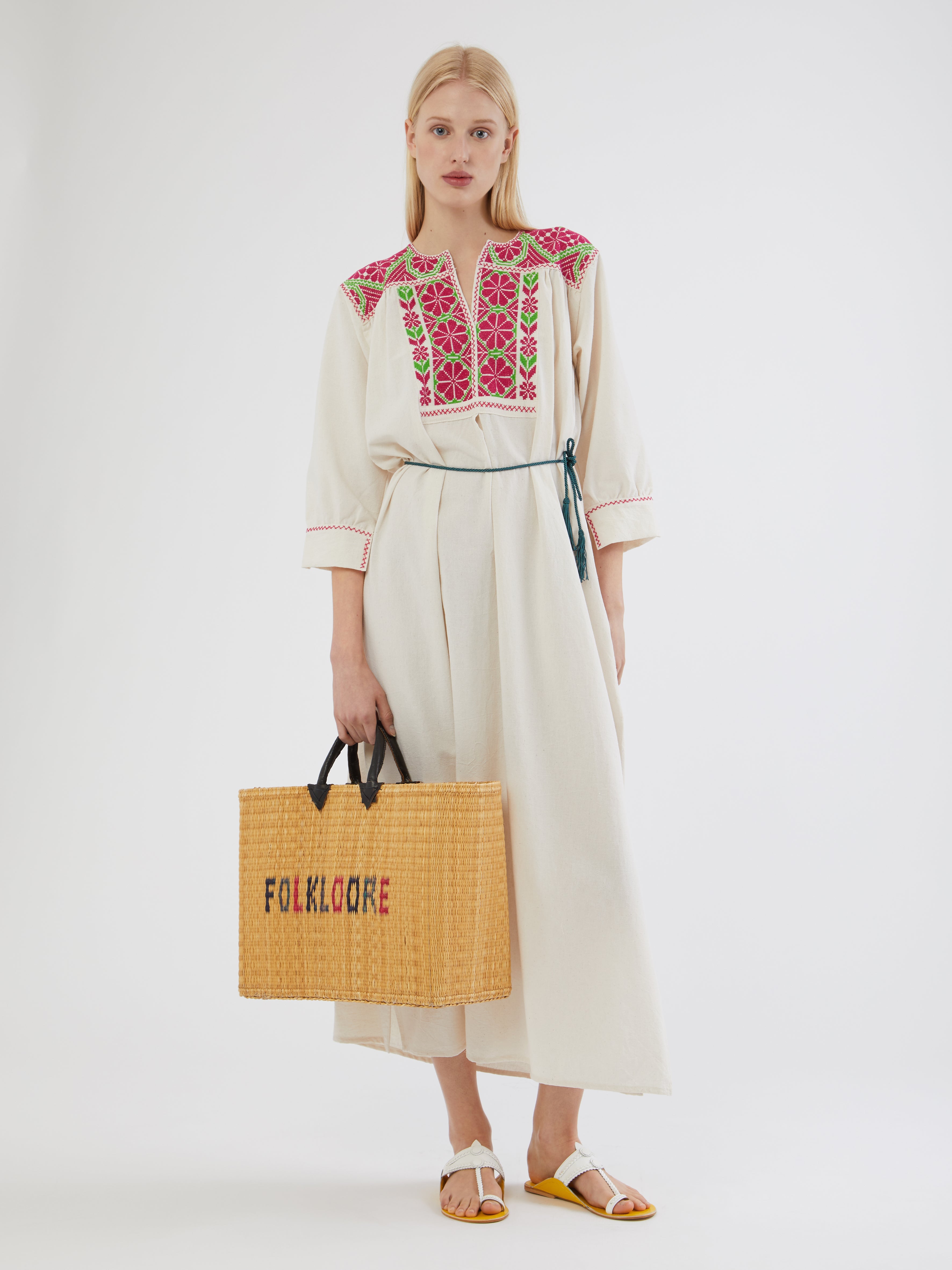 This rectangular shaped, Rush basket, with leather handles, Ethical fashion, craftsmanship, sustainable fashion, traditional fashion, ethnic fashion, moda etica, moda sostenibile, tecniche artigianali, moda tradizionale, moda etnica, fatto a mano, handmade, borsa di paglia, basket bag, tunisian bag, tunisian basket, basket bag, straw bag, borsa tunisina, borsa a cesto, personalized basket, borsa personalizzata, africa, moda africana, african fashion, boho bag, bohemian bag, borsa boho, borsa bohemia. beach 