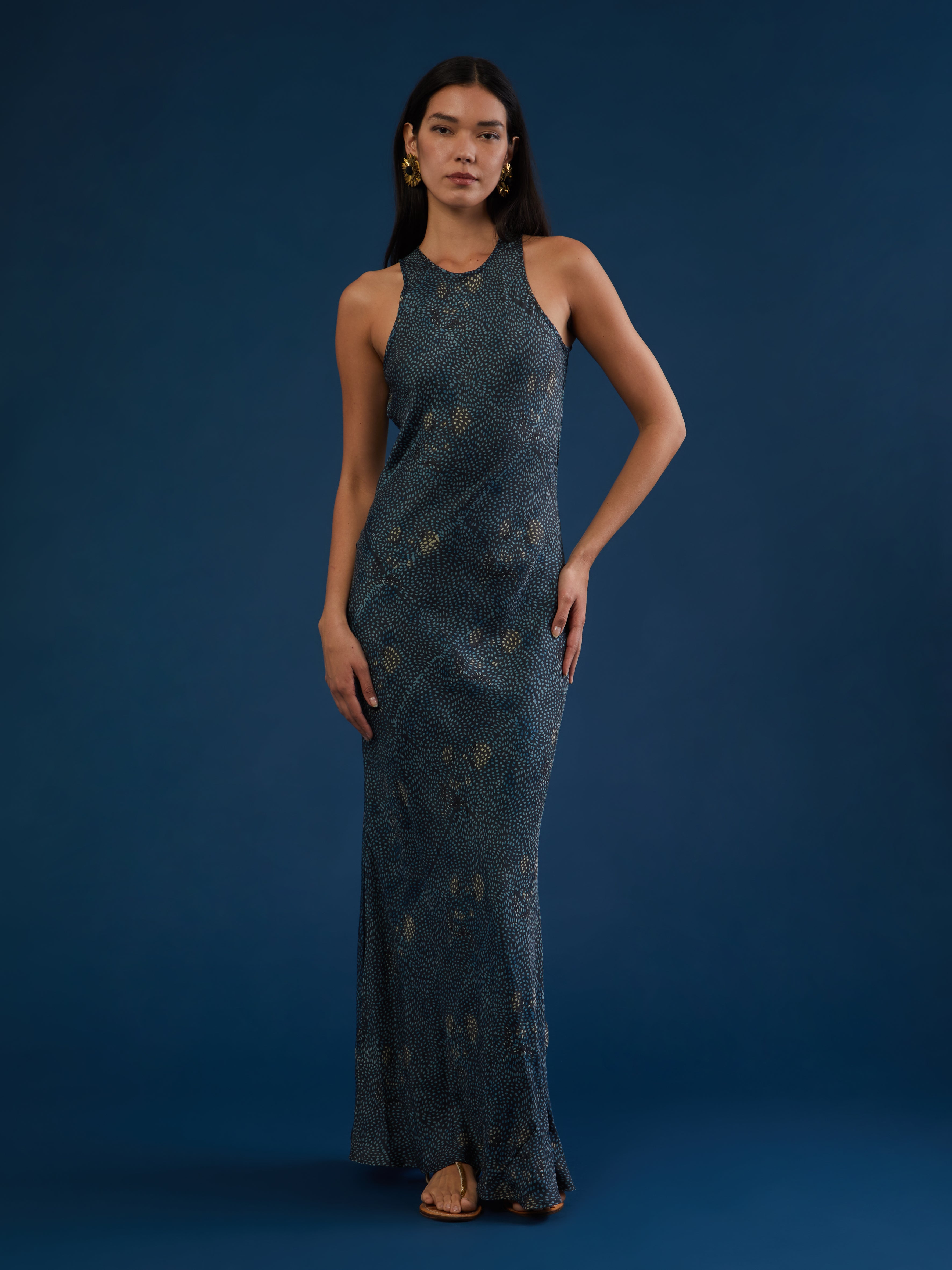 FASHION, BIASED DRESS, TIE DYE, HANDMADE IN INDIA, HANDMADE PRINT, SILK DRESS, SUMMER DRESS, SILK, HALTER NECK, HALTER NECK DRESS, SILK BIASED DRESS, VESTITO IN SETA, FATTO A MANO, TINTO A MANO, TAGLIO SBIECO, EVENING DRESS