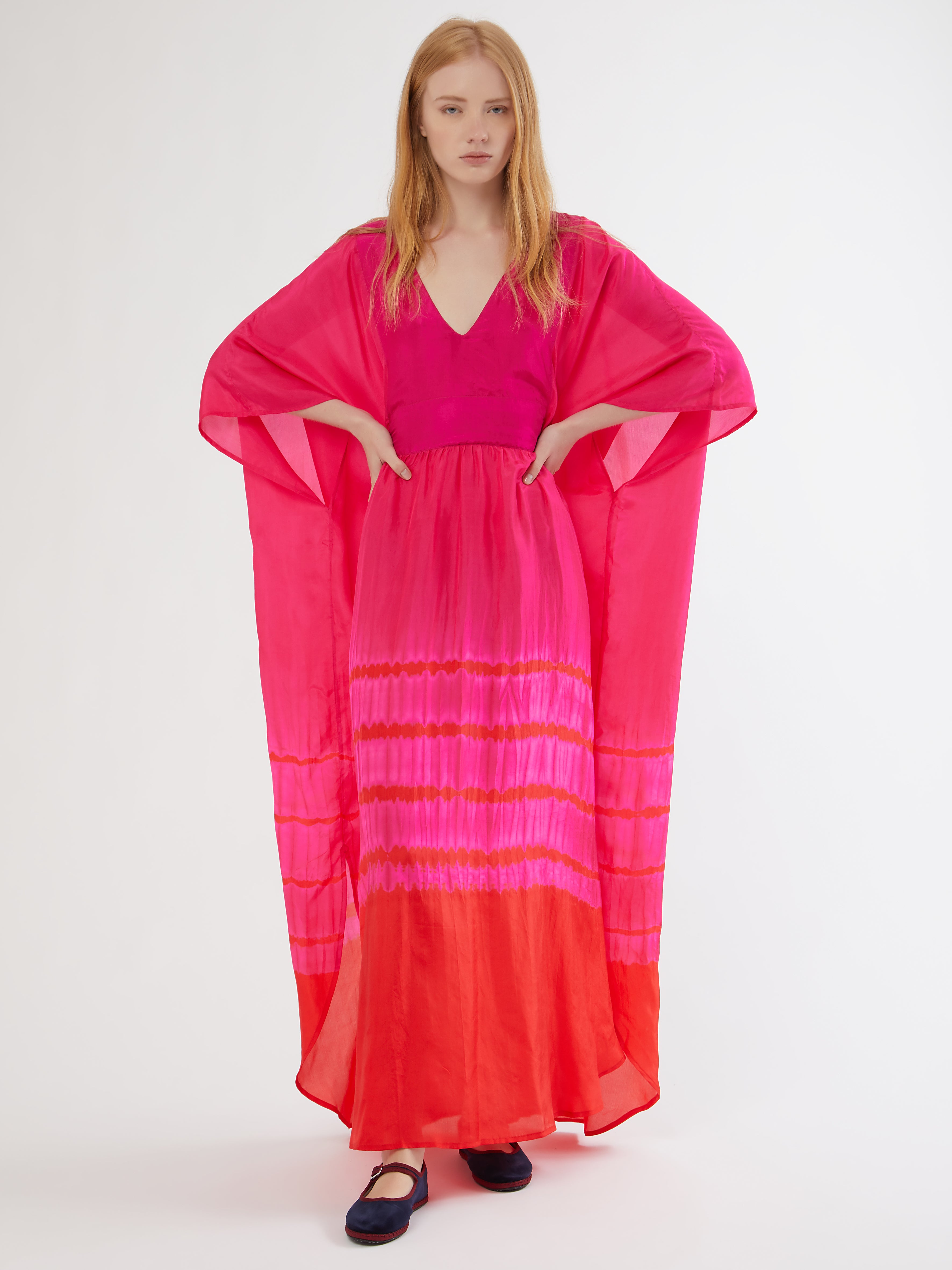 Ethical fashion, craftsmanship, sustainable fashion, traditional fashion, ethnic fashion, moda etica, moda sostenibile, tecniche artigianali, moda tradizionale, moda etnica, fatto a mano, handmade, kaftano, kaftan, beachwear, moda di spiaggia, summer wear, bohemian style, boho styile, stile bohemio, stile boho, resort wear, india, moda indiana, indian fashion, hand dye, tie dye, colorful kaftan, silk kaftan, beach style, hand printed