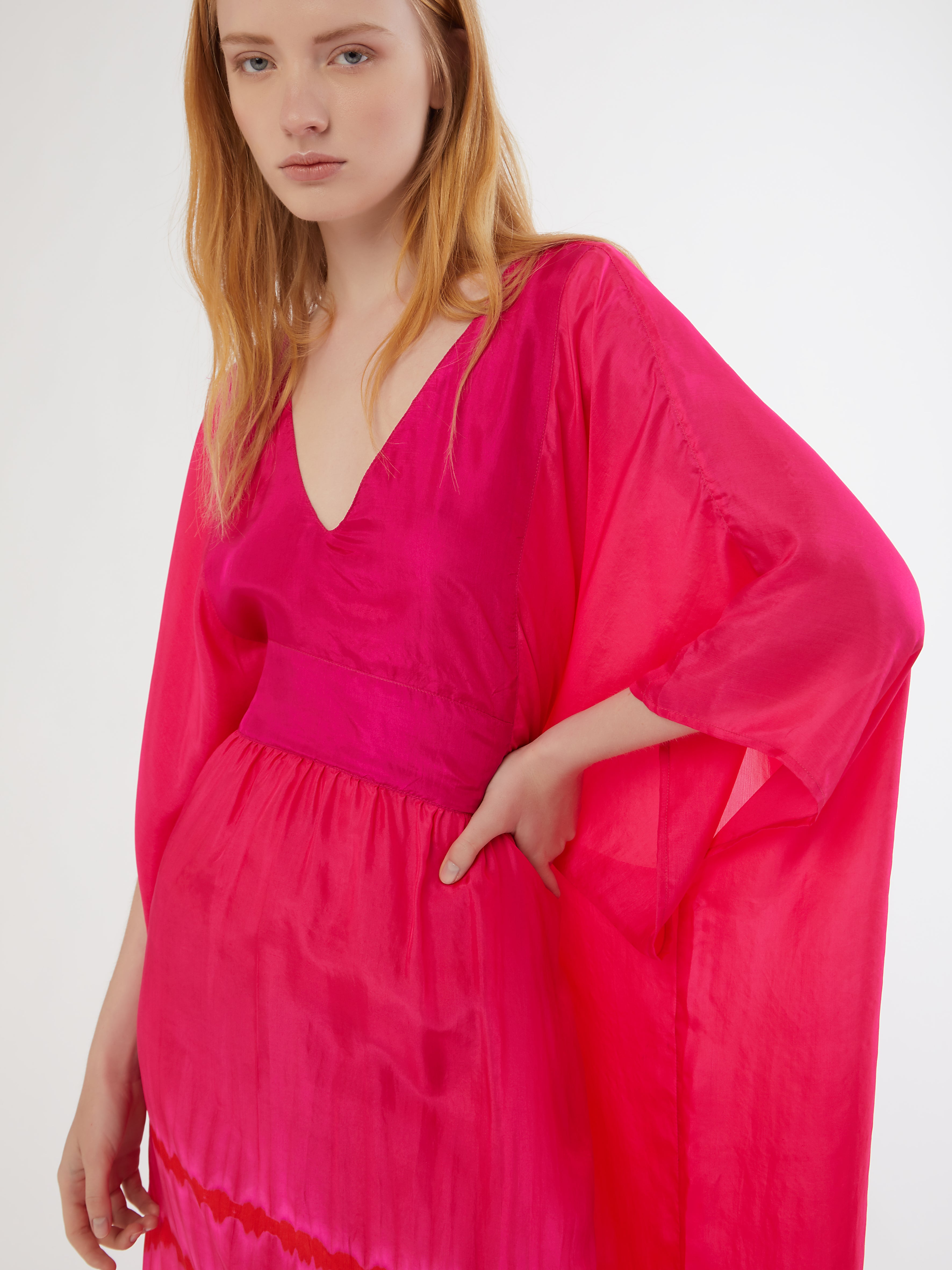 Ethical fashion, craftsmanship, sustainable fashion, traditional fashion, ethnic fashion, moda etica, moda sostenibile, tecniche artigianali, moda tradizionale, moda etnica, fatto a mano, handmade, kaftano, kaftan, beachwear, moda di spiaggia, summer wear, bohemian style, boho styile, stile bohemio, stile boho, resort wear, india, moda indiana, indian fashion, hand dye, tie dye, colorful kaftan, silk kaftan, beach style, hand printed
