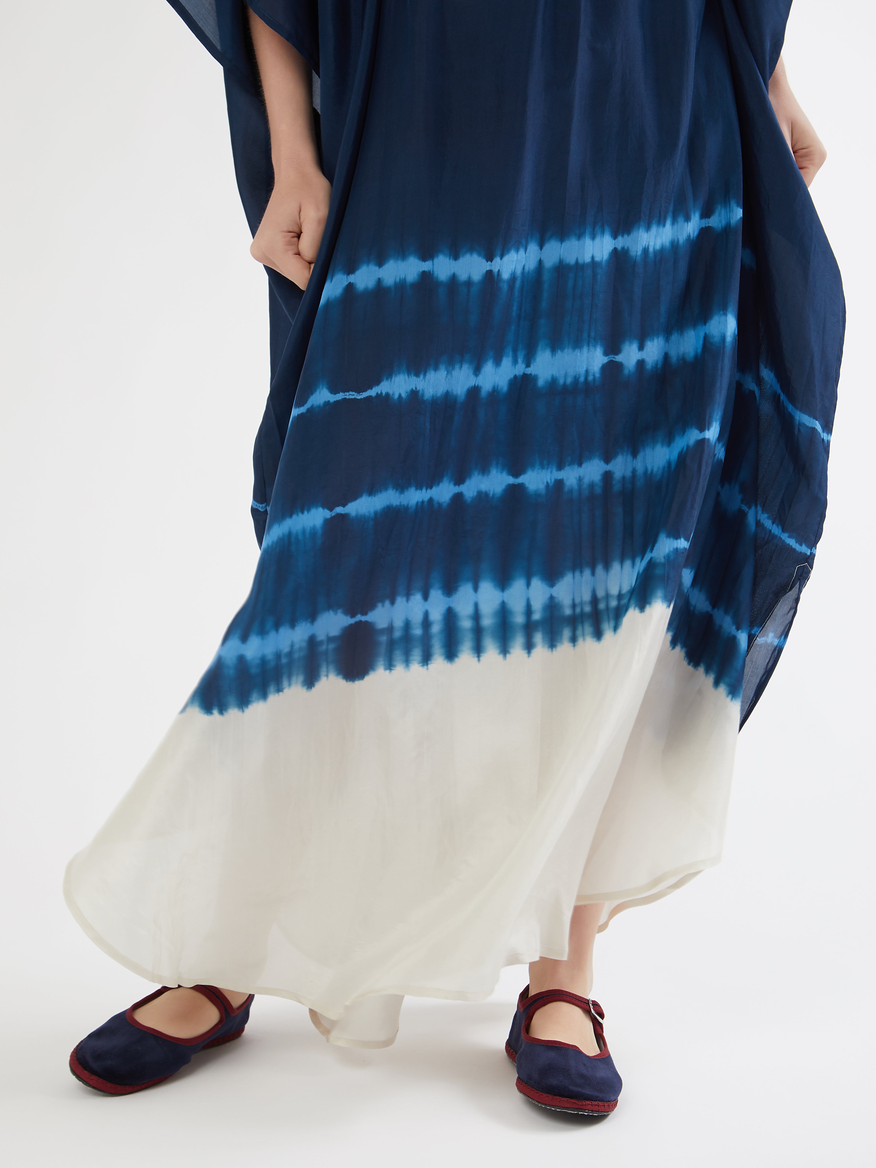 Ethical fashion, craftsmanship, sustainable fashion, traditional fashion, ethnic fashion, moda etica, moda sostenibile, tecniche artigianali, moda tradizionale, moda etnica, fatto a mano, handmade, kaftano, kaftan, beachwear, moda di spiaggia, summer wear, bohemian style, boho styile, stile bohemio, stile boho, resort wear, india, moda indiana, indian fashion, hand dye, tie dye, colorful kaftan, silk kaftan, beach style, hand printed
