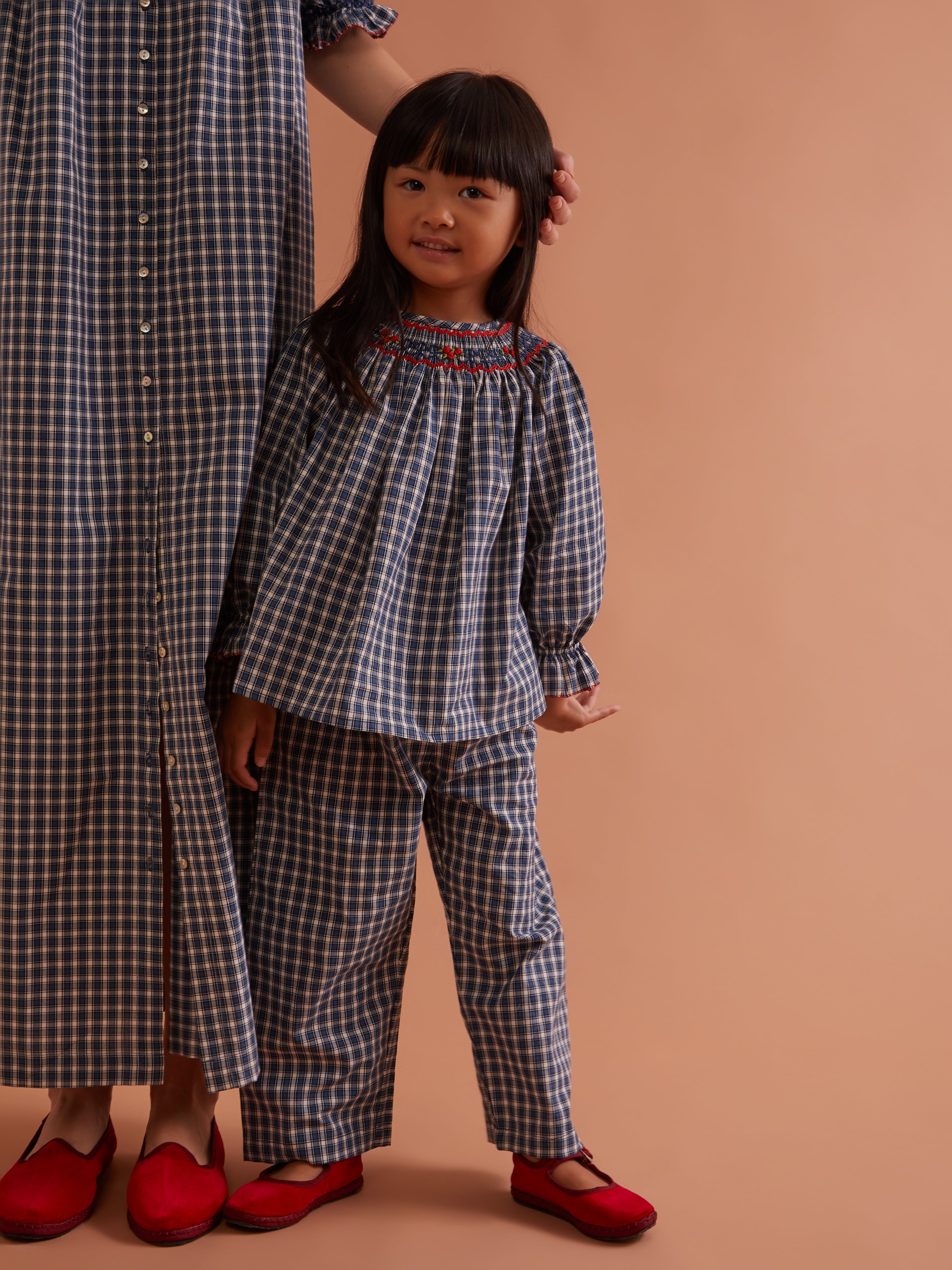 ETHICAL FASHION, CRAFTSMANSHIP, SUSTAINABLE FASHION, TRADITIONAL FASHION, ETHNIC FASHION, BOHEMIAN FASHION, MODA ETICA, MODA SOSTENIBILE, TECNICHE ARTIGIANALI, MODA TRADIZIONALE, MODA ETNICA, BOHEMIAN DRESS, MADE IN MADAGASCAR, HANDMADE IN MADAGASCAR, COTTON NIGHTDRESS, COTTON NIGHTGOWN, CAMICIA DA NOTTE IN COTONE, PIGIAMA DI COTONE, COTTON PAJAMA, NIGHTWEAR, SLEEPWEAR, FASHION PAJAMA, PUNTO SMOCK, SMOKED, SMOCKED, HAND EMBROIDERED, RICAMATO A MANO, KIDSWEAR, MUMMY AND ME, MINI ME