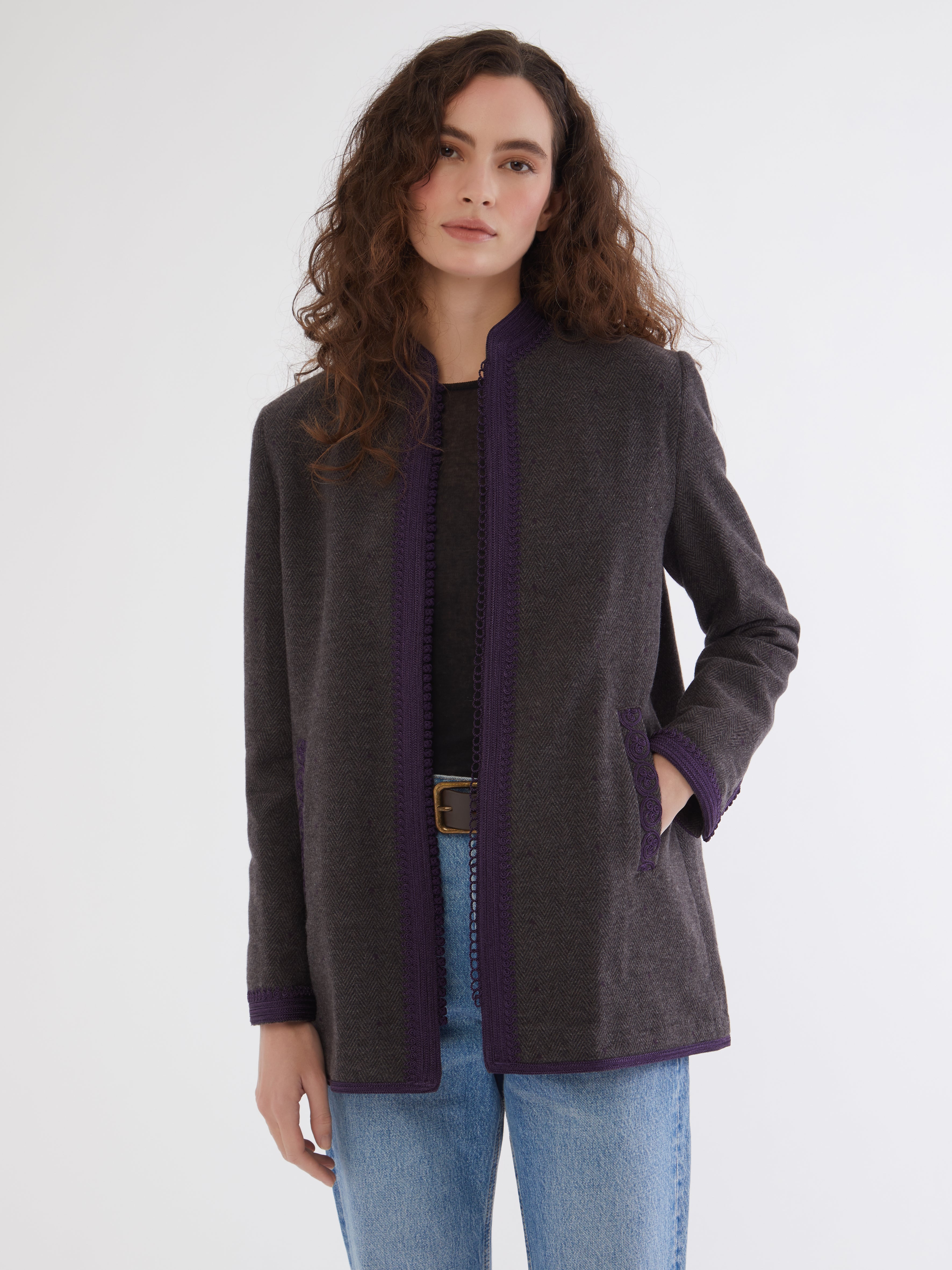 Traditional embellished jacket, Embroidered in silk threads, 100% silk velvet; 100% silk embroidery Ethical fashion, craftsmanship, sustainable fashion, traditional fashion, ethnic fashion, moda etica, moda sostenibile, tecniche artigianali, moda tradizionale, moda etnica, fatto a mano, handmade, bohemian coat, boho coat, velvet coat, giacca di velluto, midseason coat, giacca di mezza stagione, ricamo a mano, hand embroidery, silk embroidery, ricamo seta, giacche sartoriali, tailored jacket, wool jacket, bl