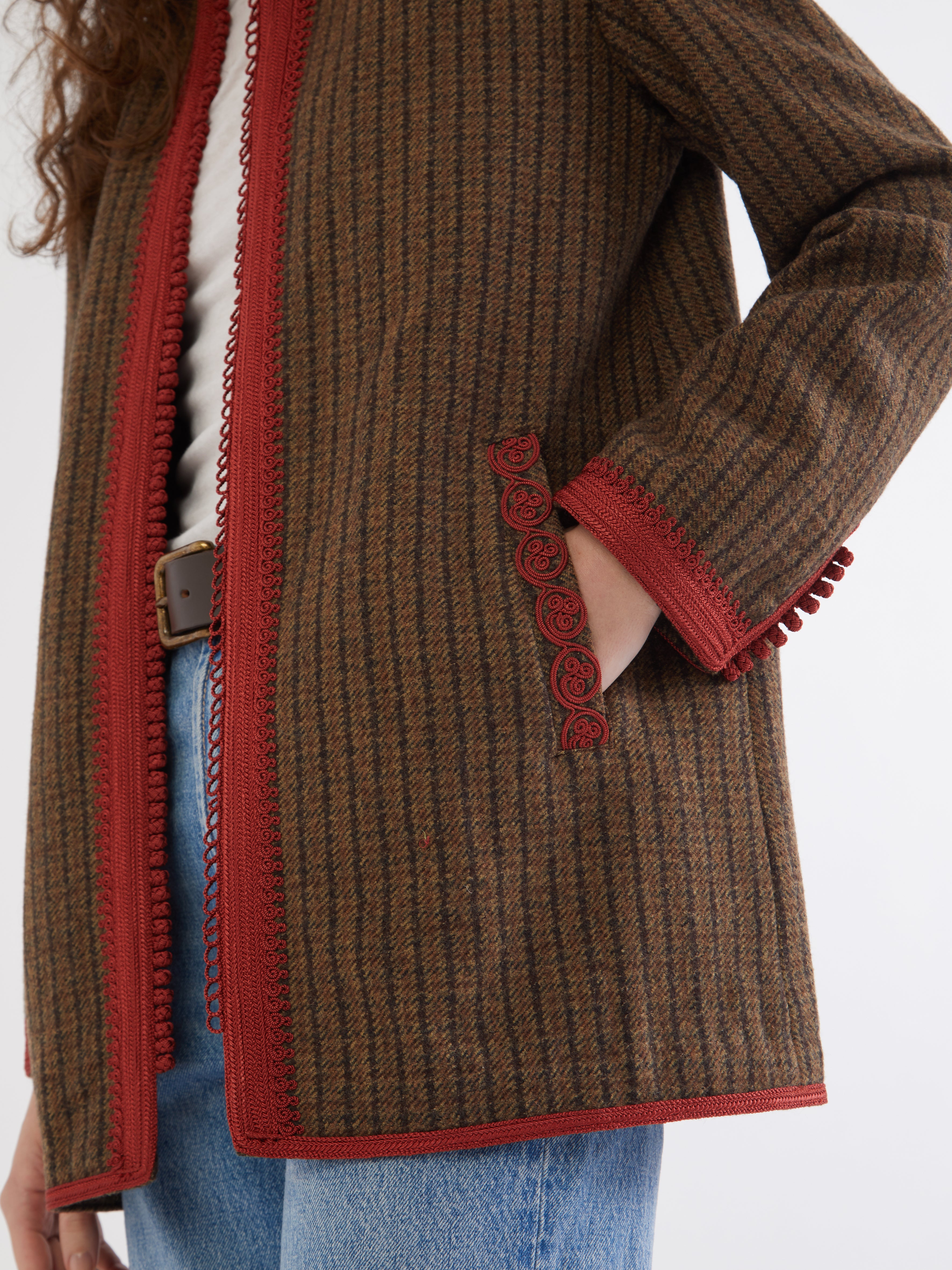 Traditional embellished jacket, Embroidered in silk threads, 100% silk velvet; 100% silk embroidery Ethical fashion, craftsmanship, sustainable fashion, traditional fashion, ethnic fashion, moda etica, moda sostenibile, tecniche artigianali, moda tradizionale, moda etnica, fatto a mano, handmade, bohemian coat, boho coat, velvet coat, giacca di velluto, midseason coat, giacca di mezza stagione, ricamo a mano, hand embroidery, silk embroidery, ricamo seta, giacche sartoriali, tailored jacket, wool jacket, bl