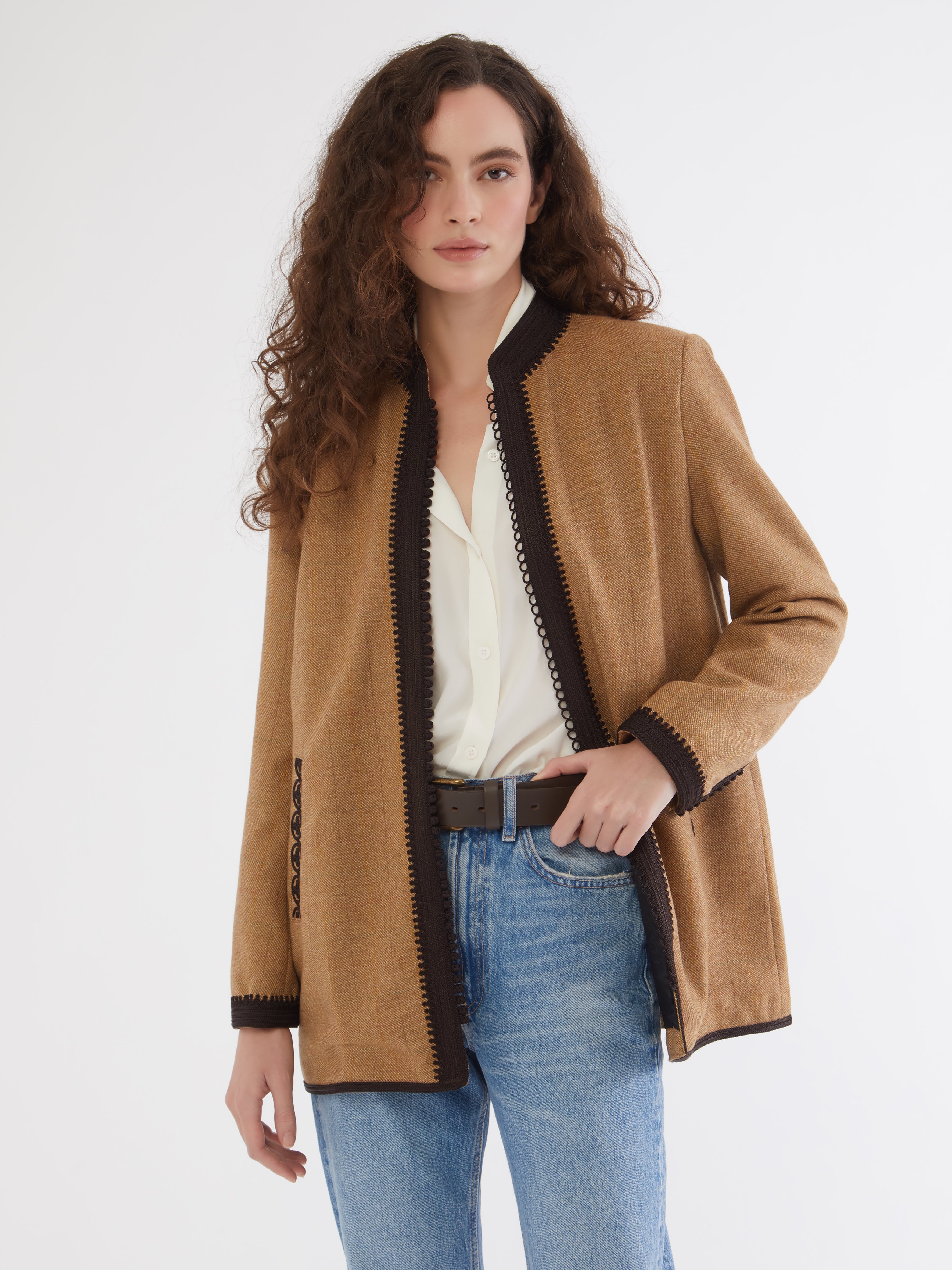 Traditional embellished jacket, Embroidered in silk threads, 100% silk velvet; 100% silk embroidery Ethical fashion, craftsmanship, sustainable fashion, traditional fashion, ethnic fashion, moda etica, moda sostenibile, tecniche artigianali, moda tradizionale, moda etnica, fatto a mano, handmade, bohemian coat, boho coat, velvet coat, giacca di velluto, midseason coat, giacca di mezza stagione, ricamo a mano, hand embroidery, silk embroidery, ricamo seta, giacche sartoriali, tailored jacket, wool jacket, bl