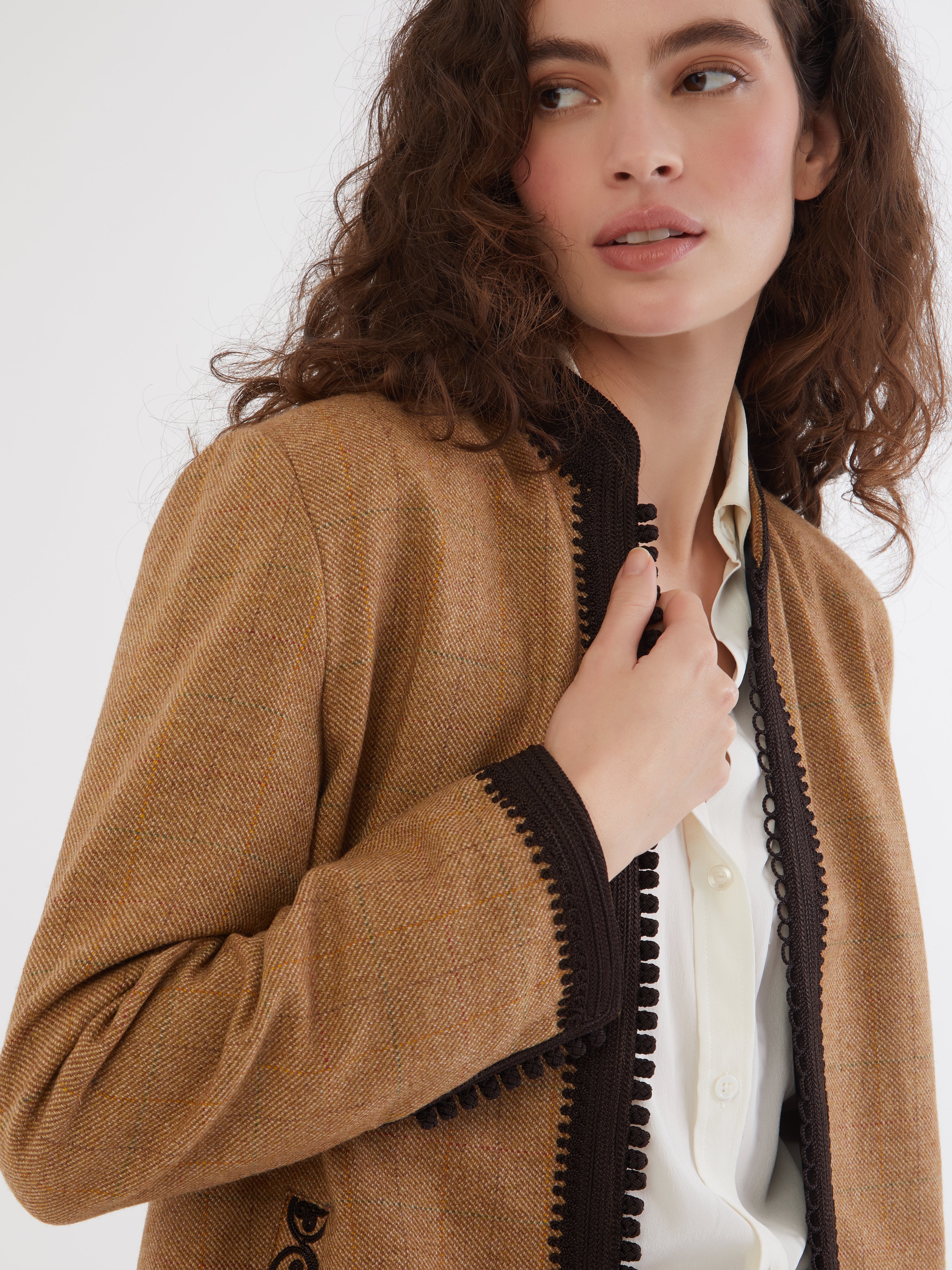 Traditional embellished jacket, Embroidered in silk threads, 100% silk velvet; 100% silk embroidery Ethical fashion, craftsmanship, sustainable fashion, traditional fashion, ethnic fashion, moda etica, moda sostenibile, tecniche artigianali, moda tradizionale, moda etnica, fatto a mano, handmade, bohemian coat, boho coat, velvet coat, giacca di velluto, midseason coat, giacca di mezza stagione, ricamo a mano, hand embroidery, silk embroidery, ricamo seta, giacche sartoriali, tailored jacket, wool jacket, bl