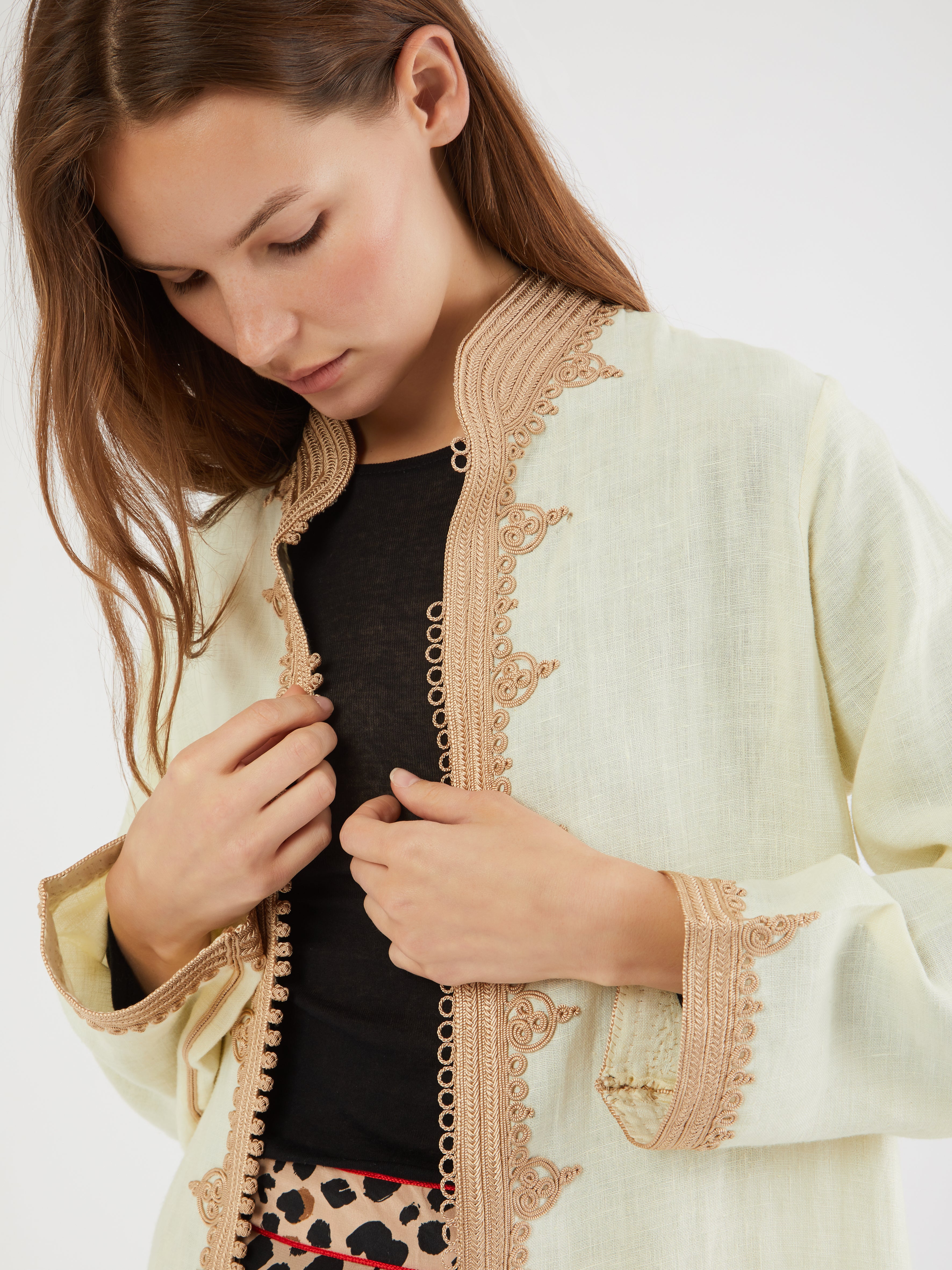 Embroidered in silk threads, Ethical fashion, craftsmanship, sustainable fashion, traditional fashion, ethnic fashion, moda etica, moda sostenibile, tecniche artigianali, moda tradizionale, moda etnica, fatto a mano, handmade, bohemian jacket, boho jacket, midseason jacket, giacca di mezza stagione, ricamo a mano, hand embroidery, silk embroidery, ricamo seta, moroccan jacket, giacca marocchina, collo coreana, giacca di velluto, velvet jacket, giacca di cashmere, cashmere jacket