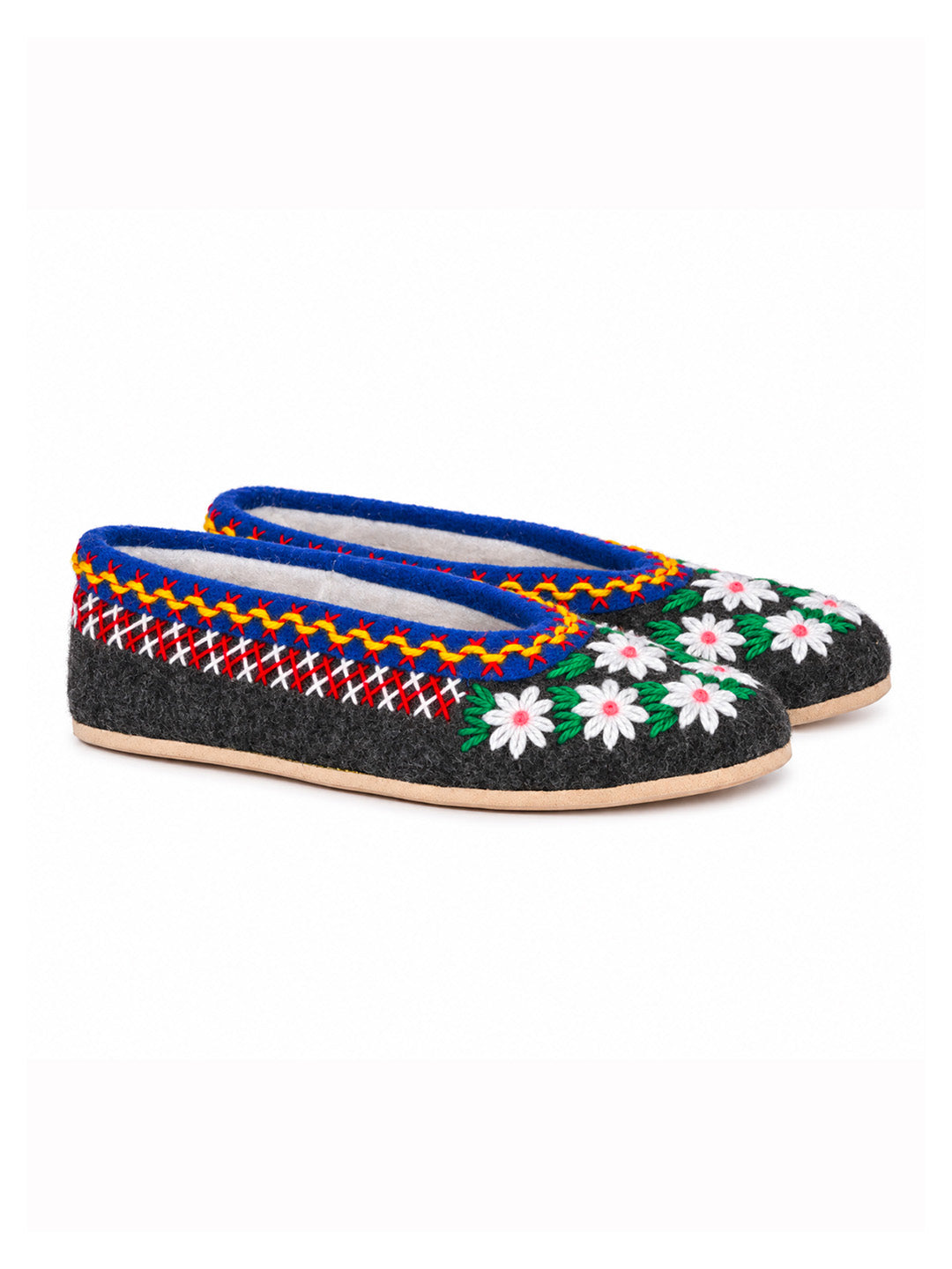 POLISH SLIPPERS, FELT SLIPPERS, WINTER SLIPPERS, WOOL SLIPPERS, EMBROIDERED SLIPPERS, COZY SLIPPERS, WINTER TIME, PANTOFOLE POLACCHE, TRADITIONAL SLIPPERS, MATCHY SLIPPERS, MUM AND ME, PANTOFOLE DI FELTRO, PANTOFOLE DI LANA, PANTOFOLE RICAMATE, PANTOFOLE INVERNALI, PANTOFOLE RICAMATE, HAND MADE, FATTO A MANO, ARTIGIANALE